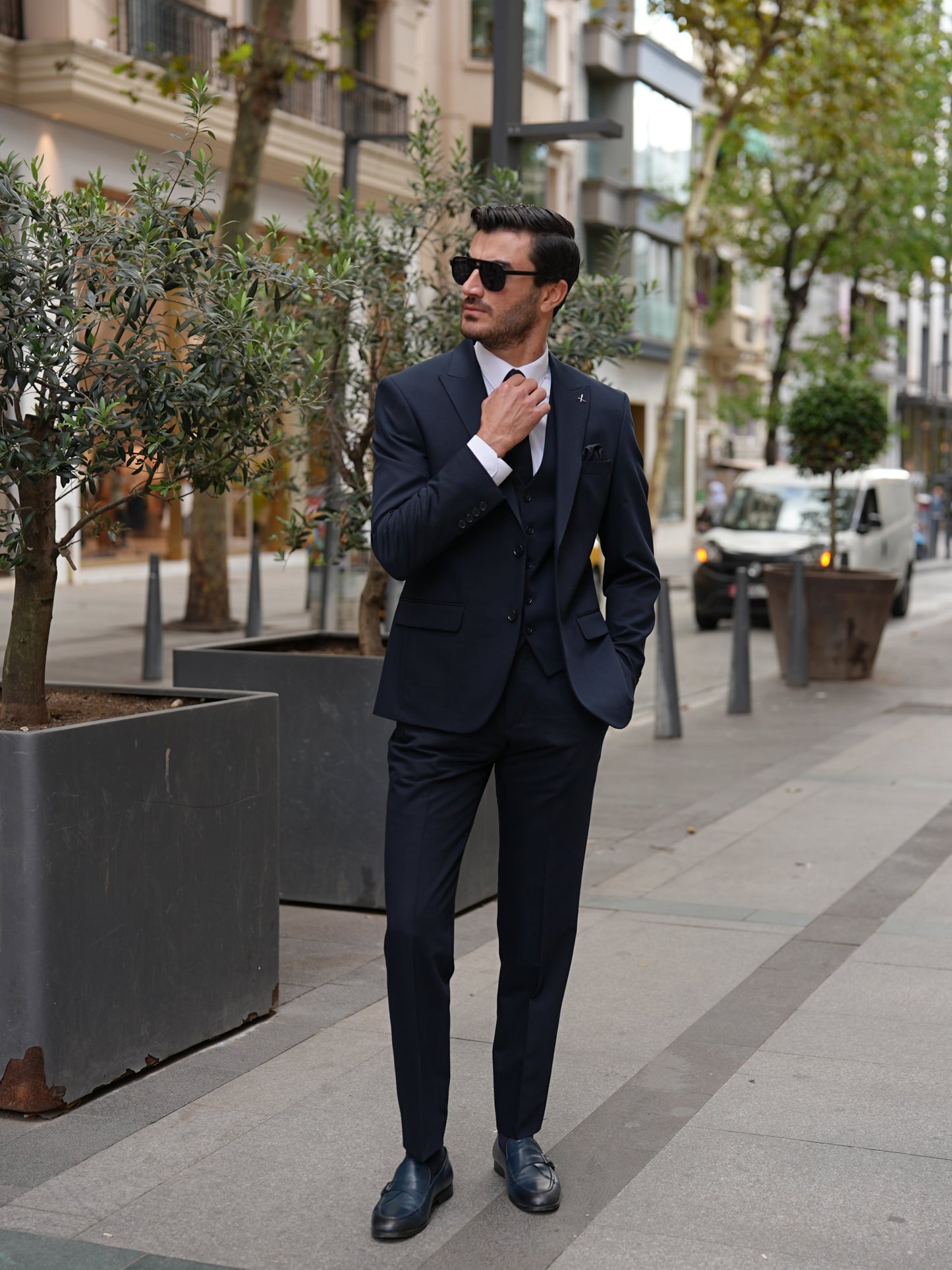 Navy Blue Italian Slim Fit Suit - Point Stitched - BRABION
