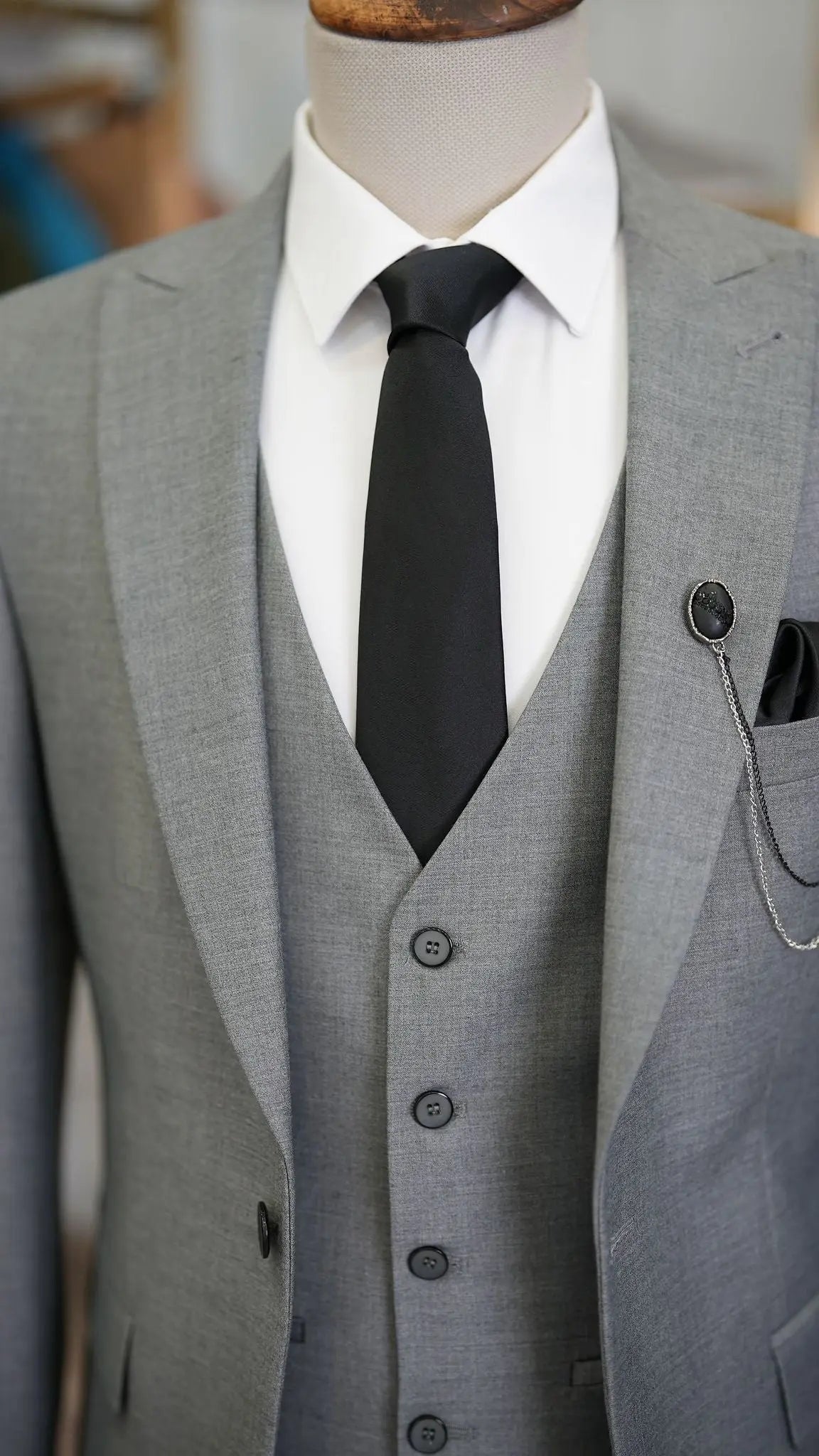 Paul Gray Slim Fit 3 Piece Peak Lapel Suit - Versatile Elegance for Every Occasion brabion