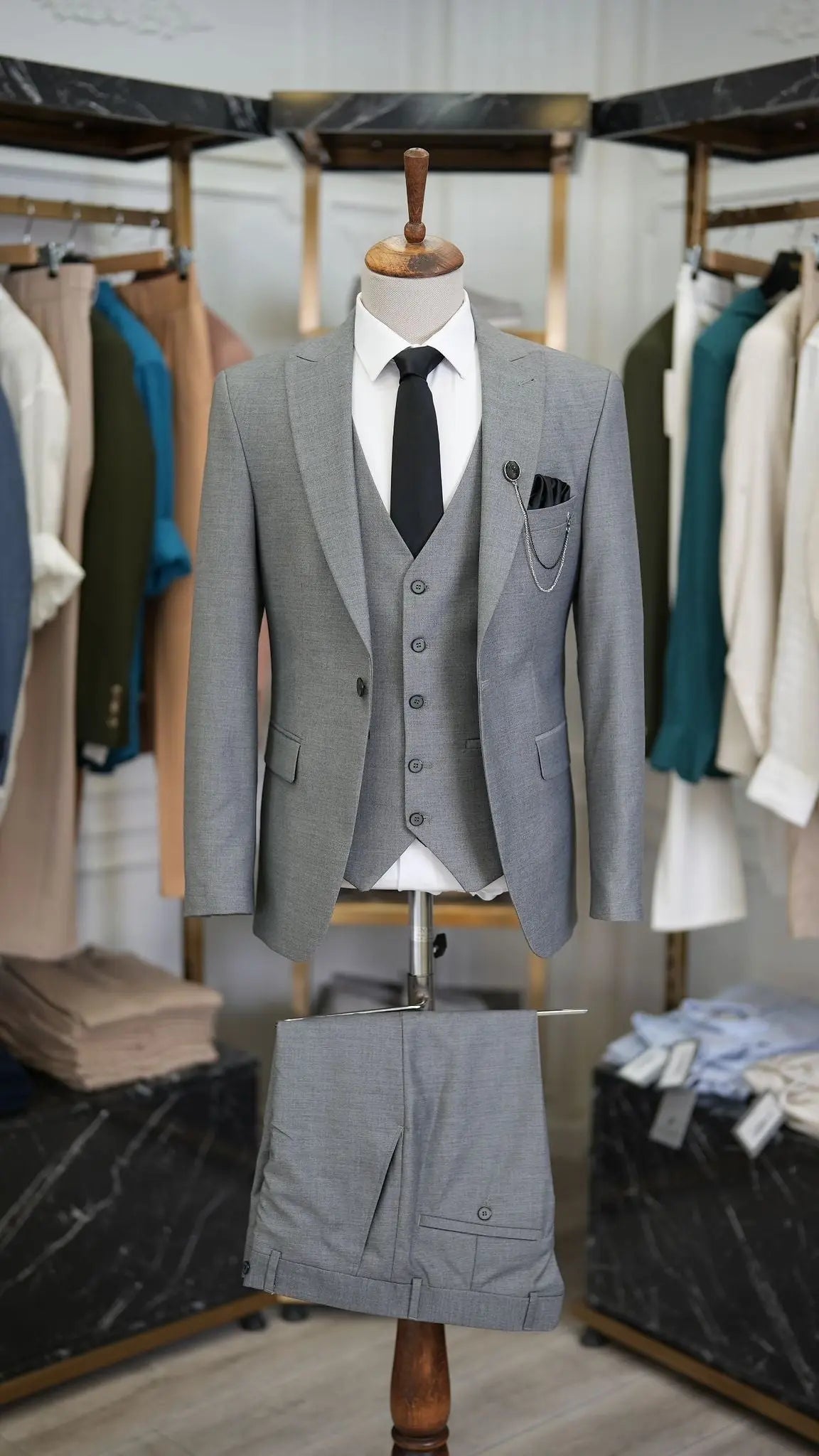 Paul Gray Slim Fit 3 Piece Peak Lapel Suit - Versatile Elegance for Every Occasion brabion