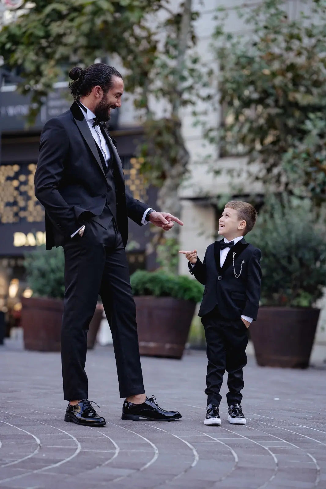 Ardean Black Slim Fit Velvet Peak Lapel Tuxedo - BRABION
