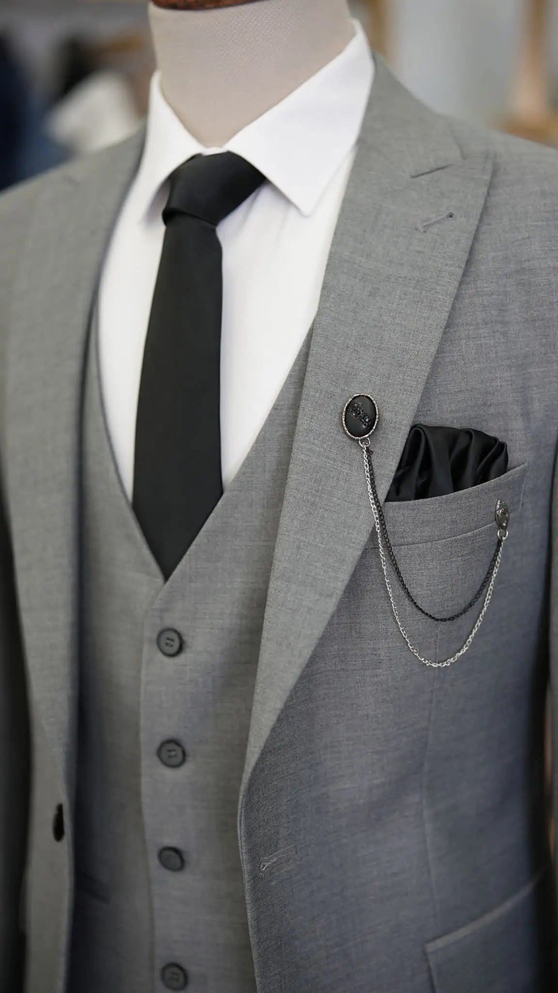Paul Gray Slim Fit 3 Piece Peak Lapel Suit - Versatile Elegance for Every Occasion brabion