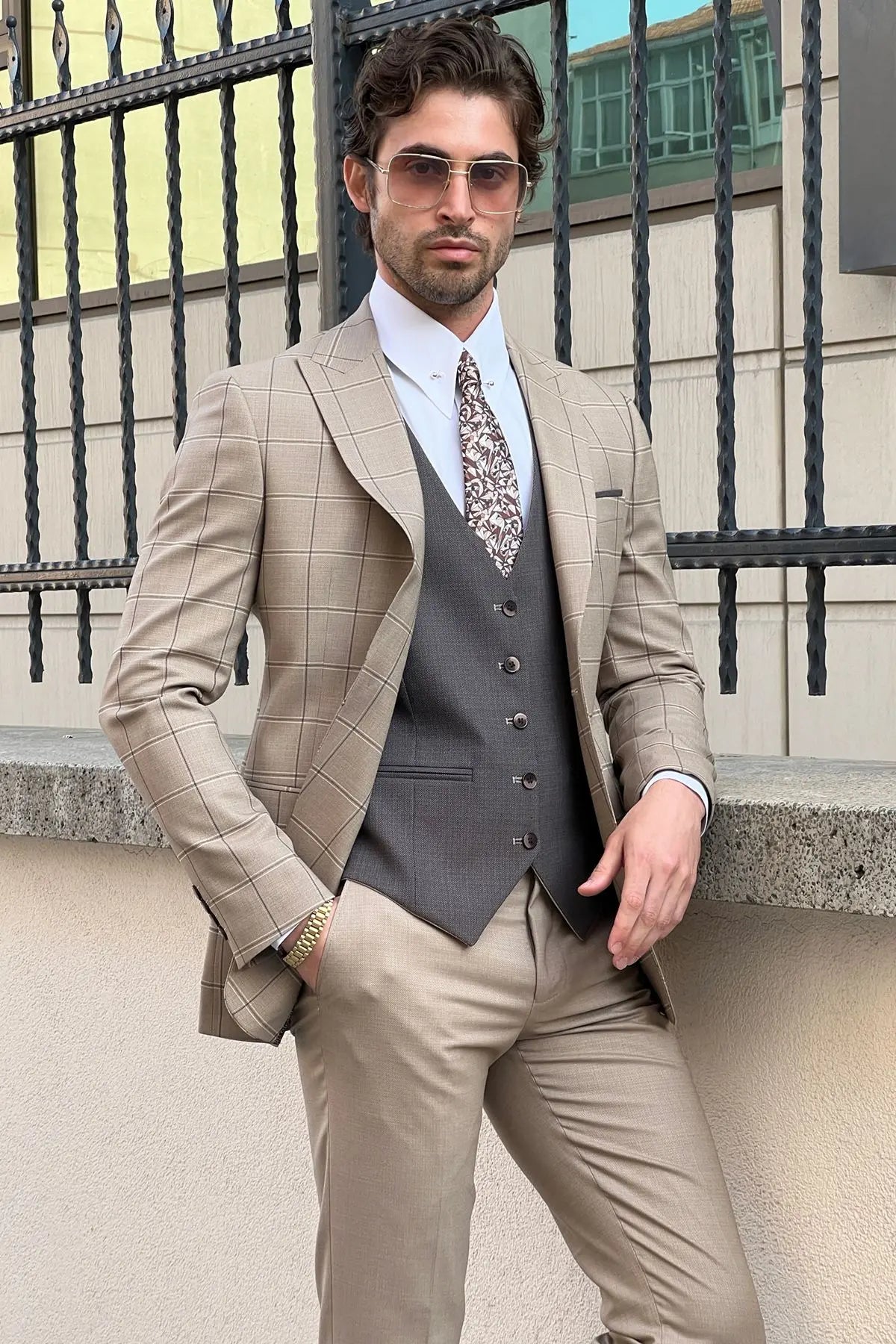 Daniel Patterned Beige Wool Suit - Slim-Fit 3-Piece Elegance brabion
