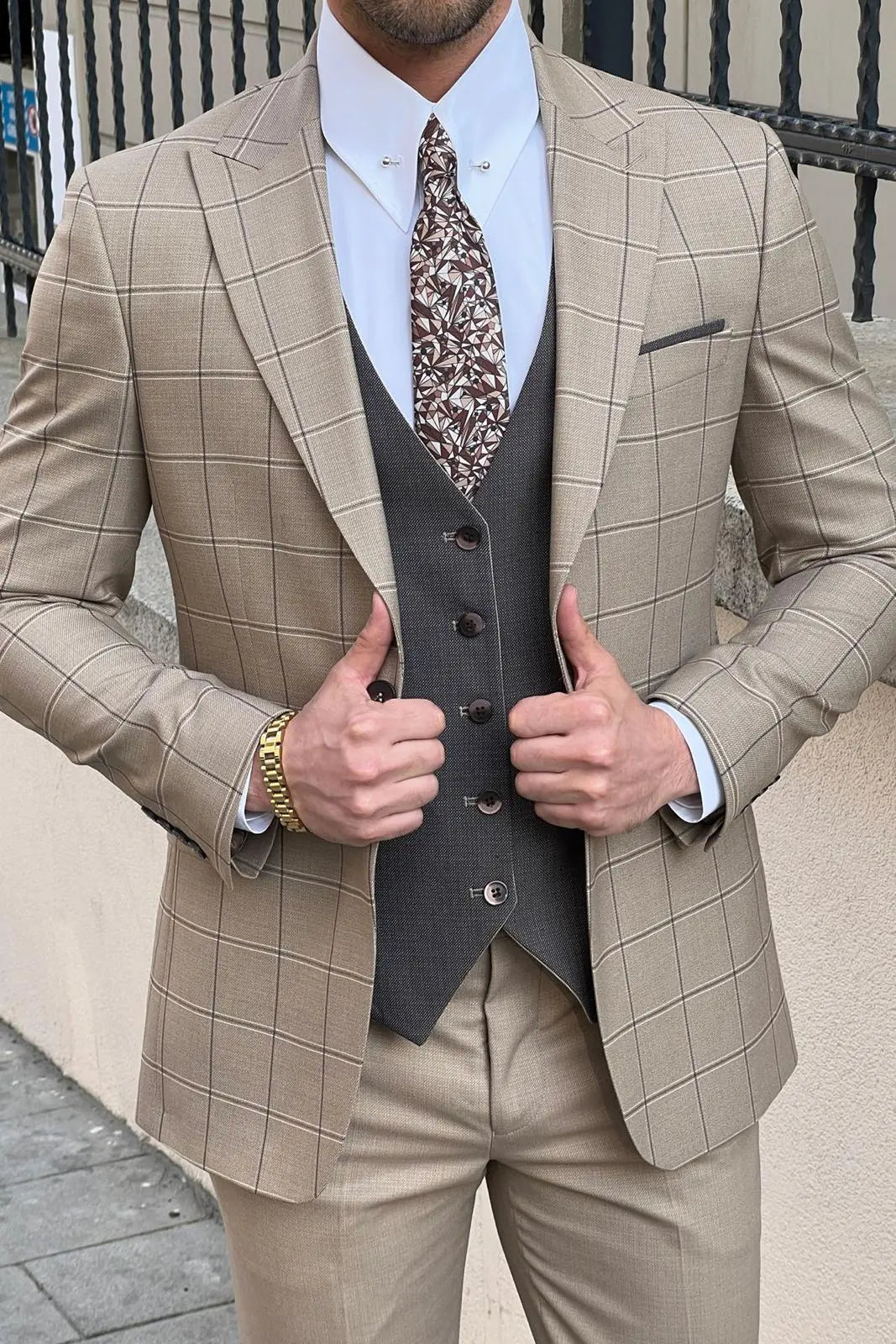 Daniel Patterned Beige Wool Suit - Slim-Fit 3-Piece Elegance brabion