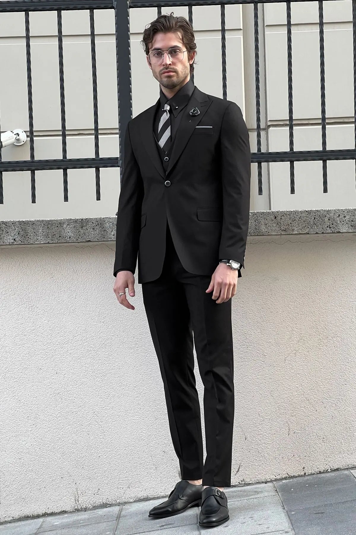 Daniel Slim Fit Black Wool Suit - Elegant Versatility for Every Occasion brabion
