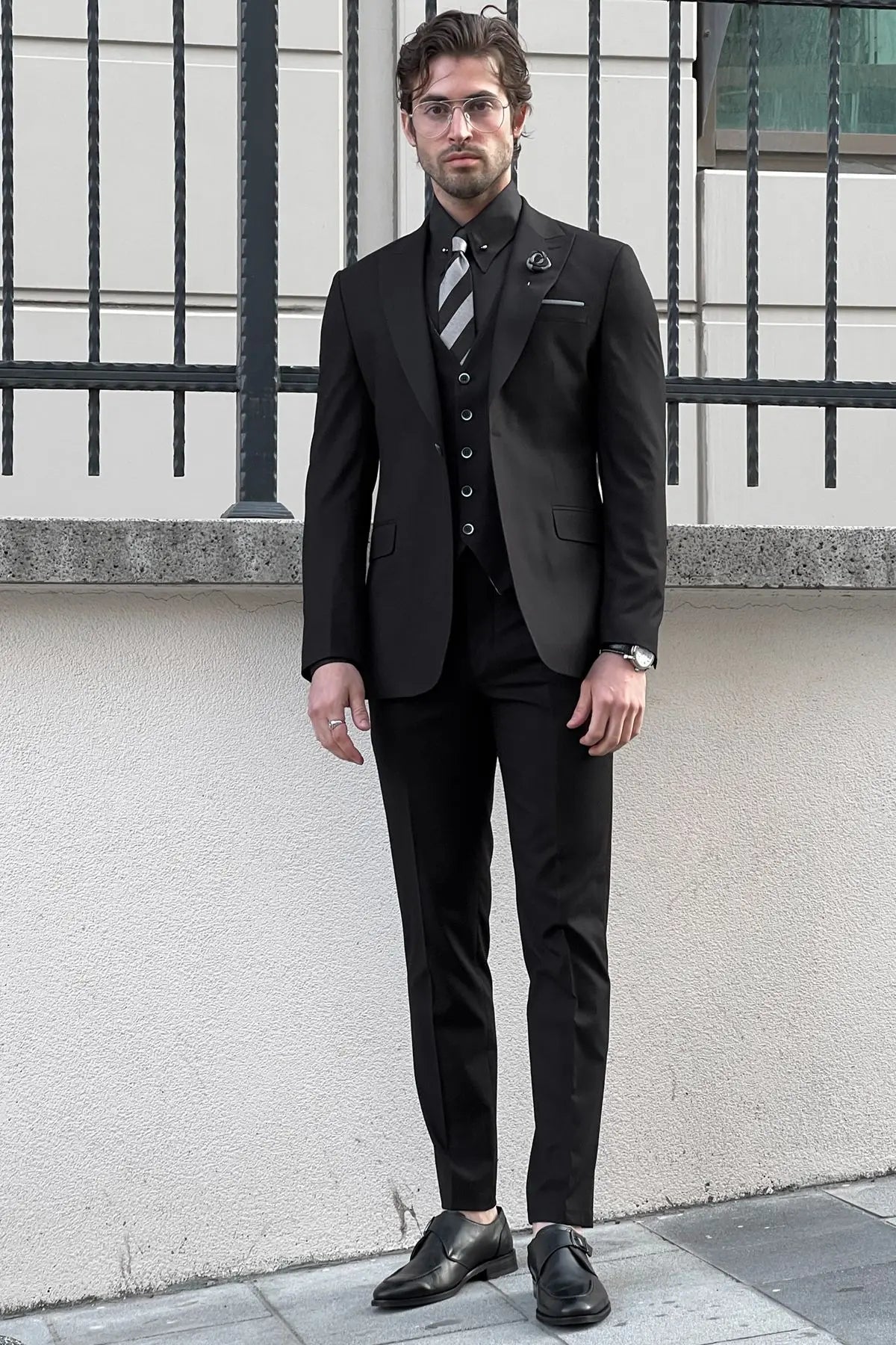 Daniel Slim Fit Black Wool Suit - Elegant Versatility for Every Occasion brabion