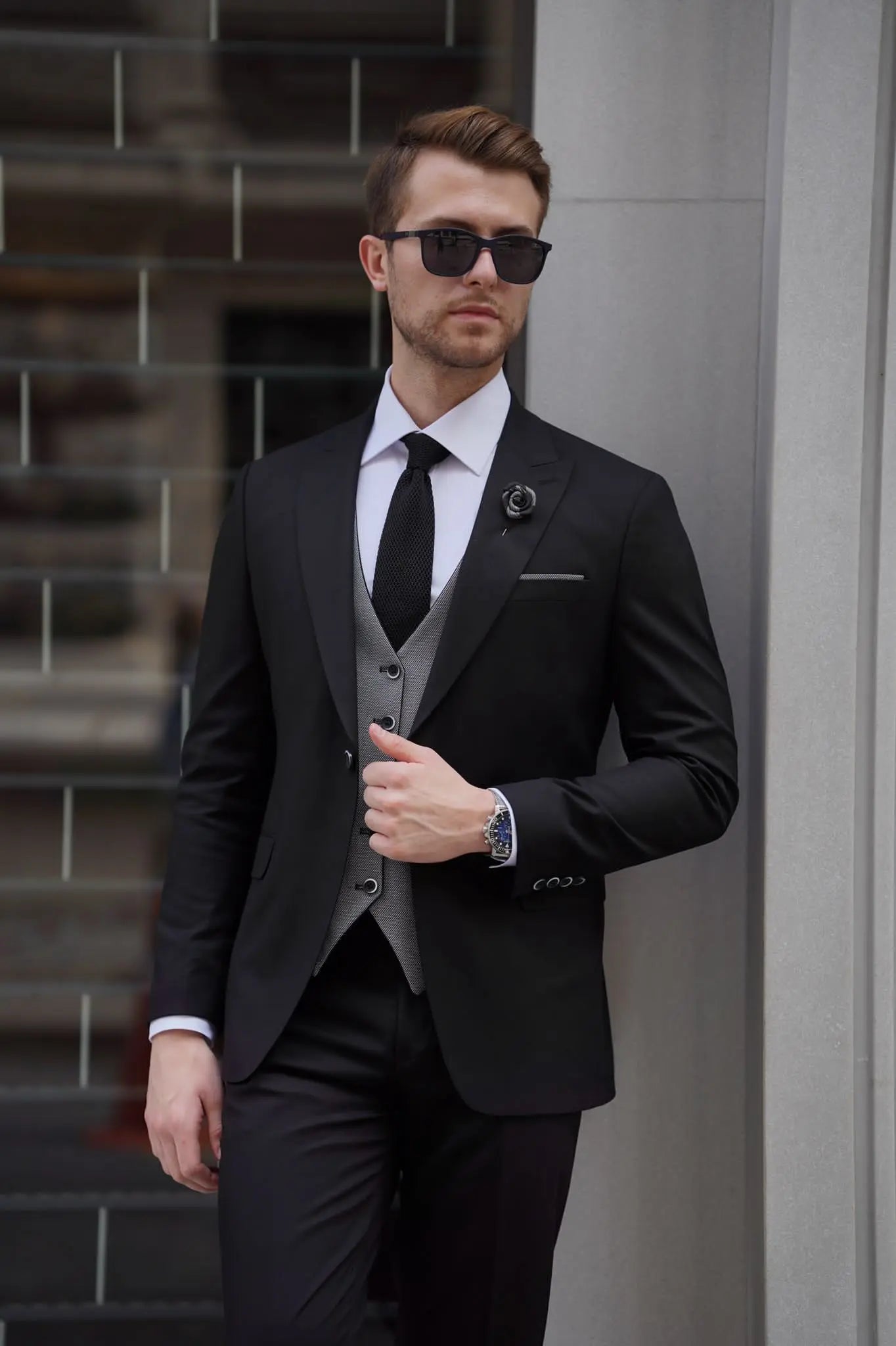Daniel Black and Gray Wool Suit - Elegant Slim-Fit Three-Piece Ensemble brabion