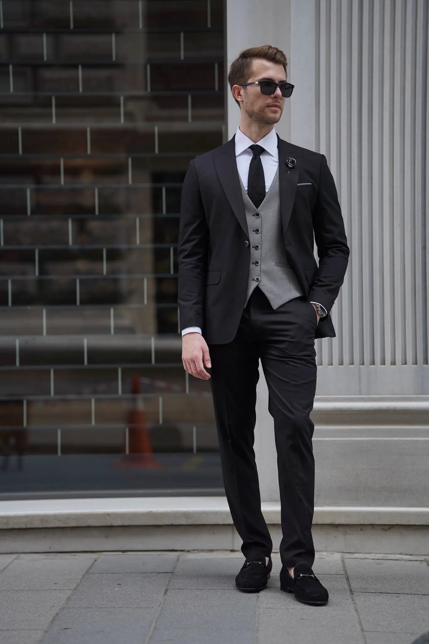 Daniel Black and Gray Wool Suit - Elegant Slim-Fit Three-Piece Ensemble brabion