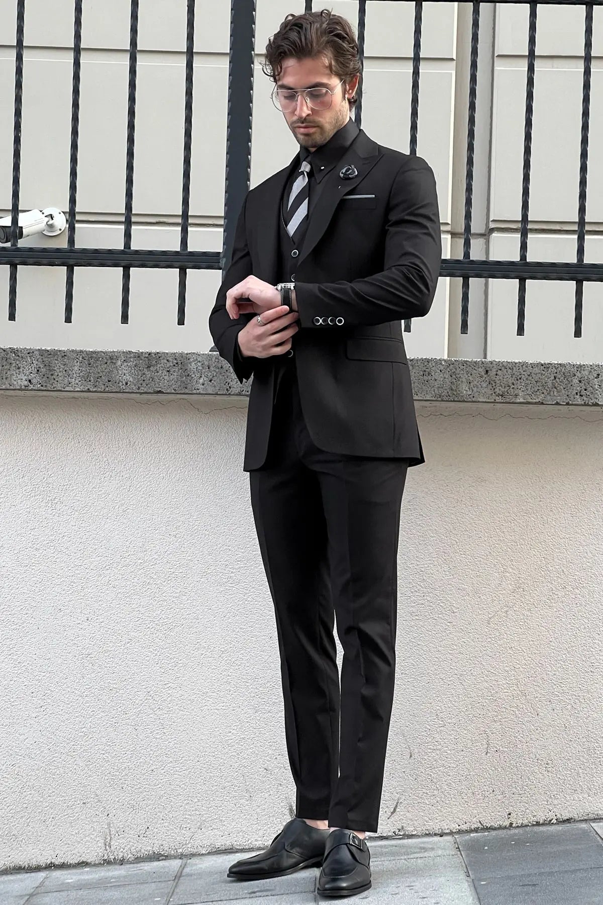 Daniel Slim Fit Black Wool Suit - Elegant Versatility for Every Occasion brabion