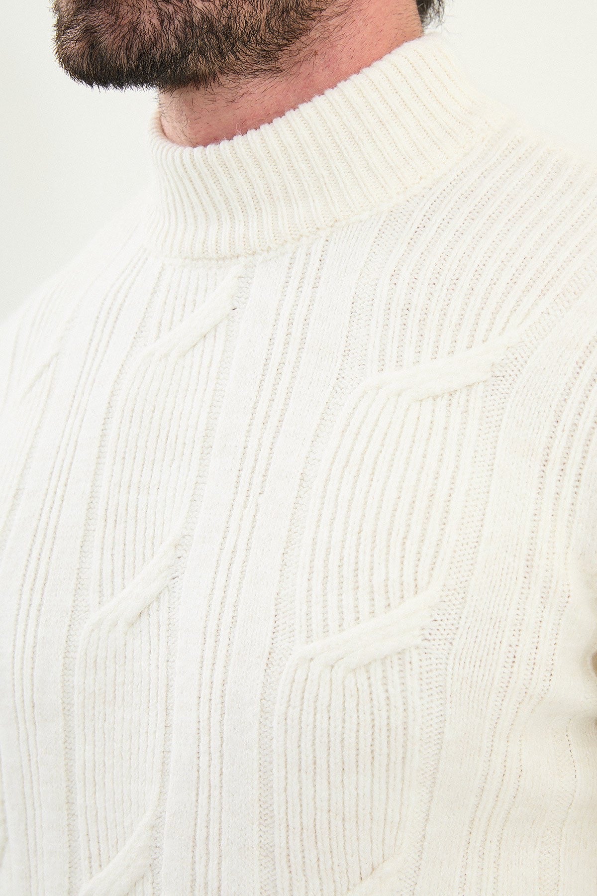 White Cable-Knit High Neck Sweater - BRABION