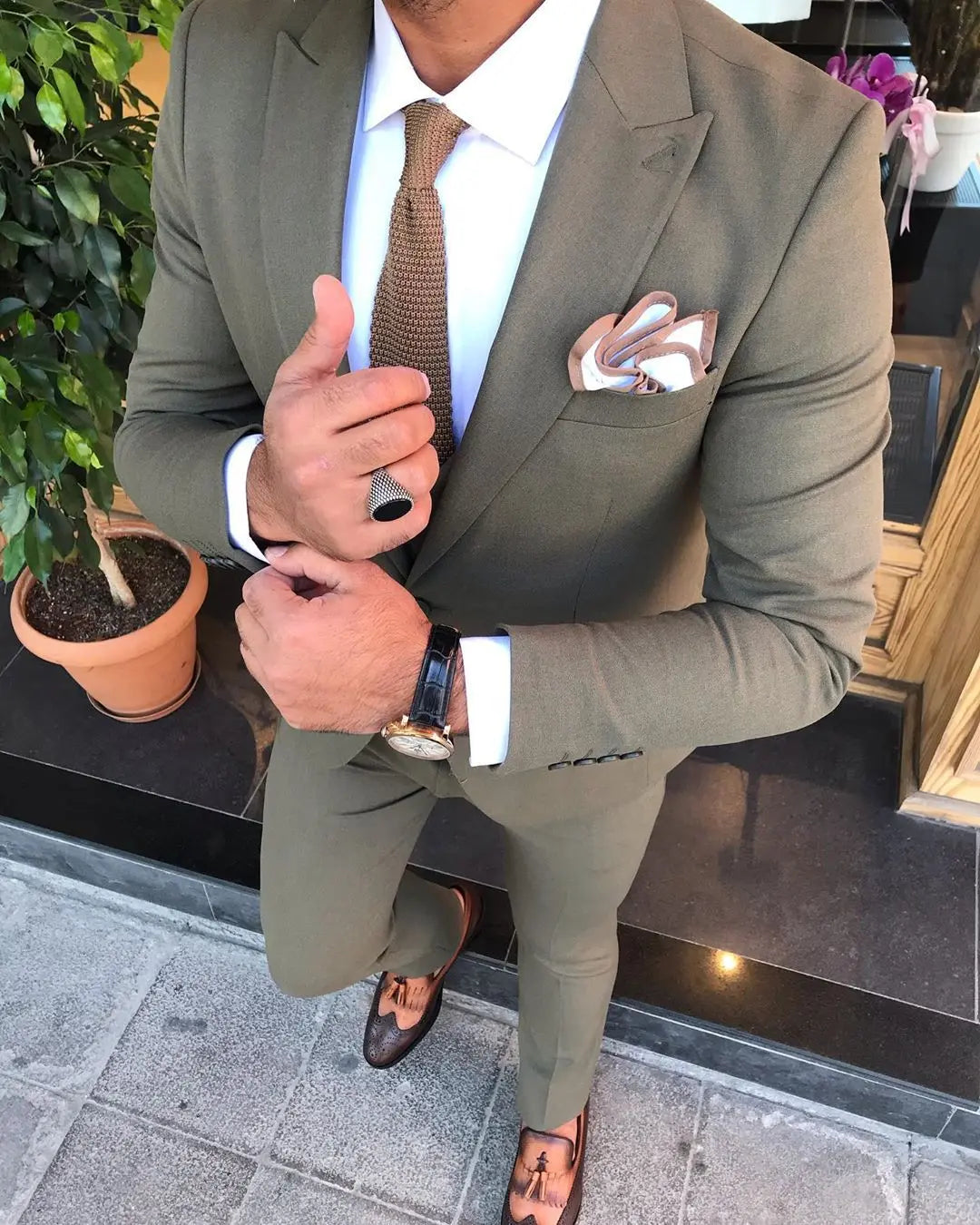 Austin Khaki Slim-Fit Suit - Elegant Three-Piece for Every Occasion brabion
