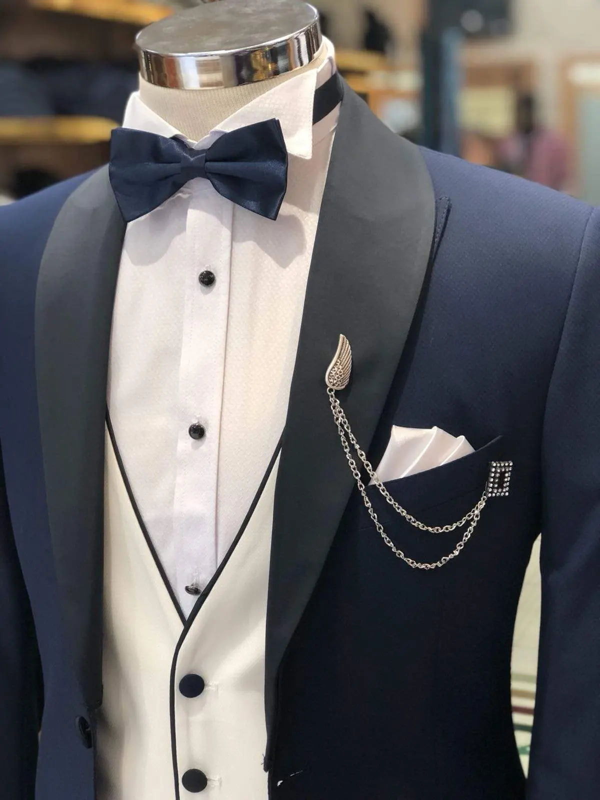 Slim-Fit Navy-Blue Tuxedo Suit for Elegant Occasions - BRABION