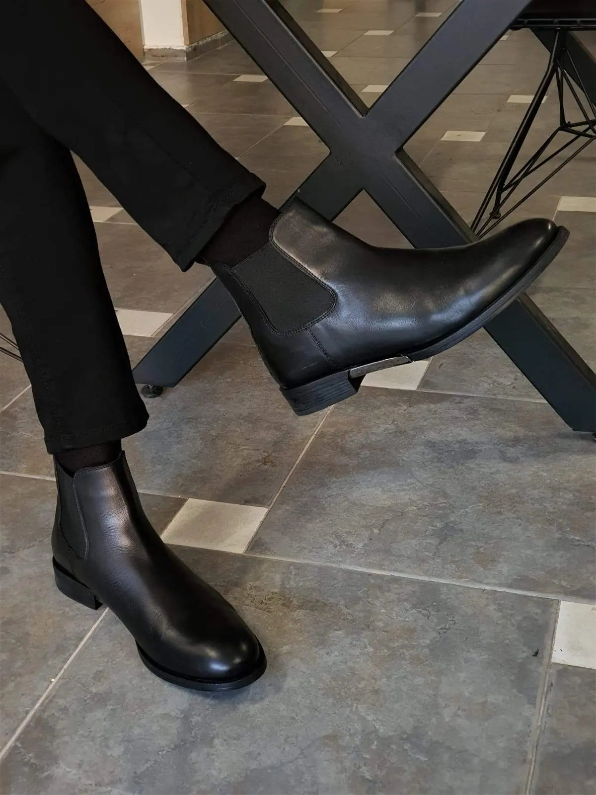 Elko Black Chelsea Boots - Elegant Comfort for Every Occasion - BRABION