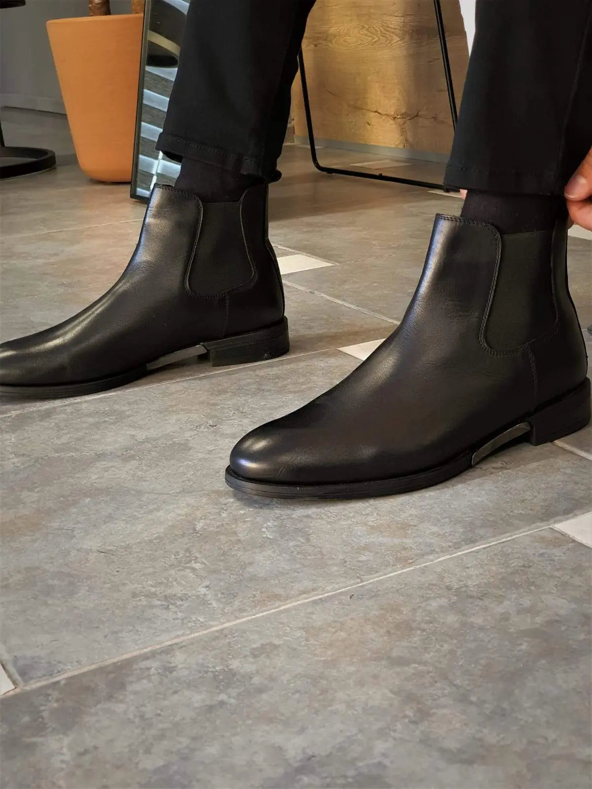 Elko Black Chelsea Boots - Elegant Comfort for Every Occasion - BRABION