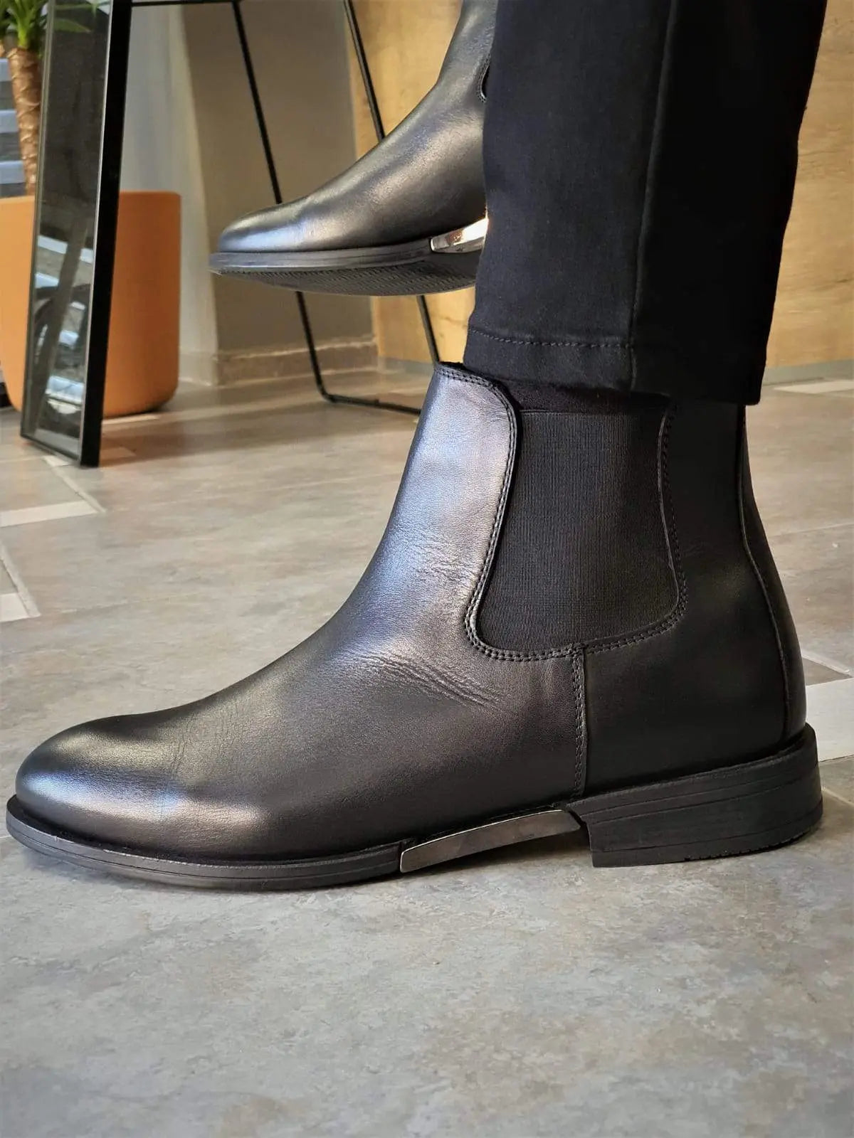 Elko Black Chelsea Boots - Elegant Comfort for Every Occasion - BRABION