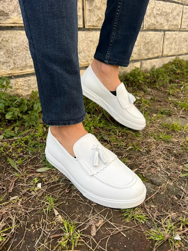 Tampa White Tassel Kilt Loafers for Men - BRABION
