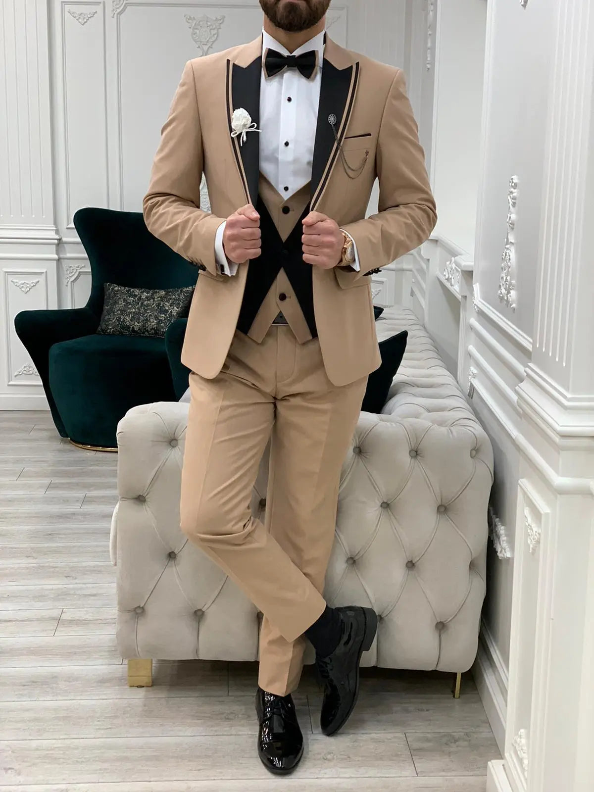 Eden Gold Slim Fit Peak Lapel Tuxedo for Modern Gentlemen - BRABION