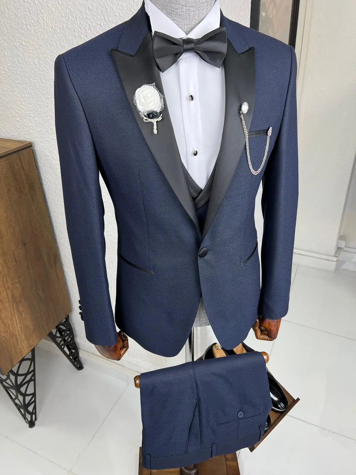 Veneta Slim Fit Dovetail Collared Navy Blue Tuxedo - BRABION