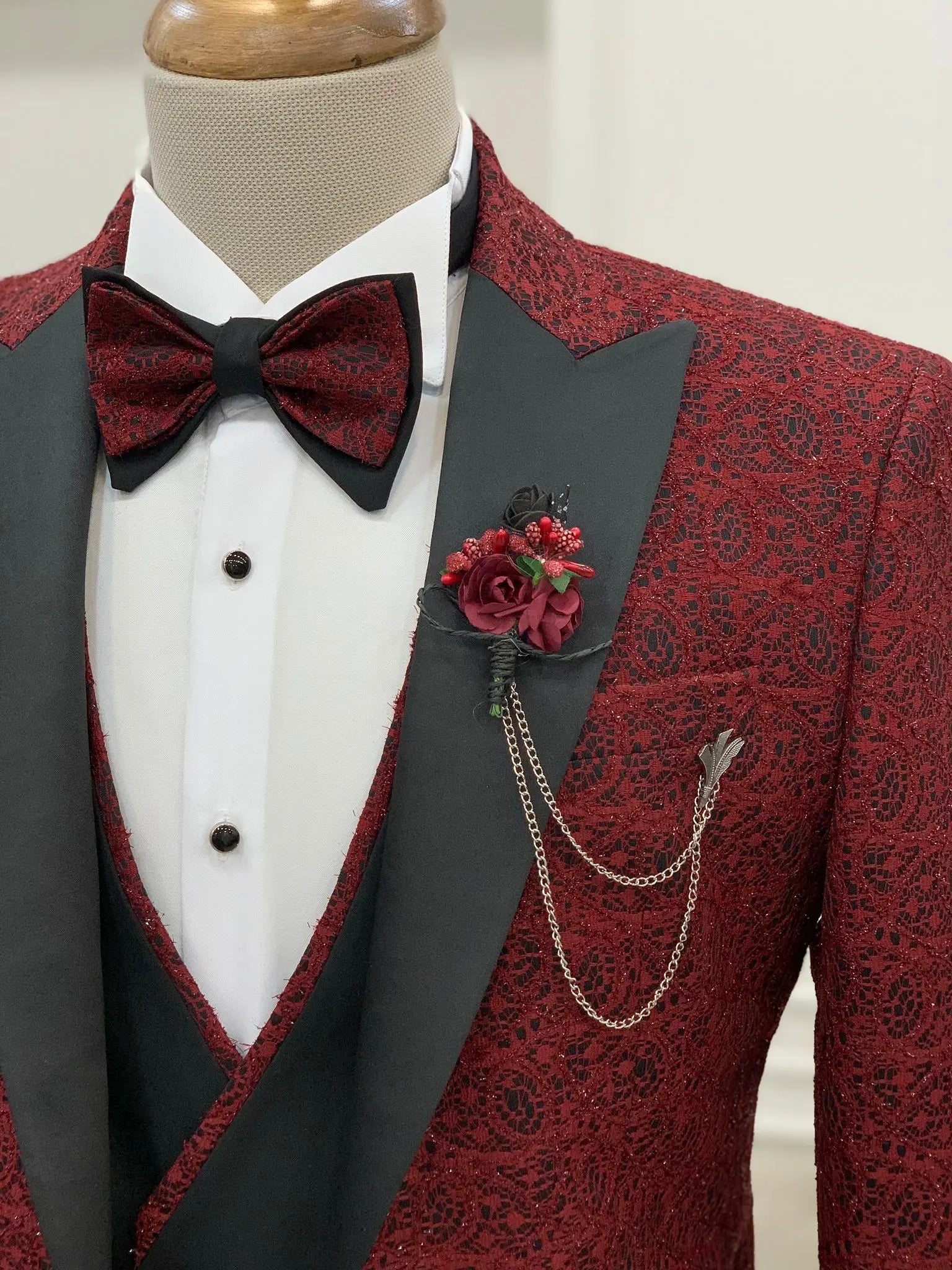 Caesar Red Slim Fit Peak Lapel Floral Patterned Tuxedo - BRABION