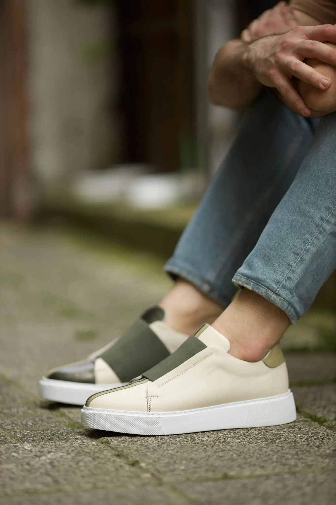 Vince Eva Sole Beige Sneakers: Sophisticated Comfort for Every Occasion - BRABION