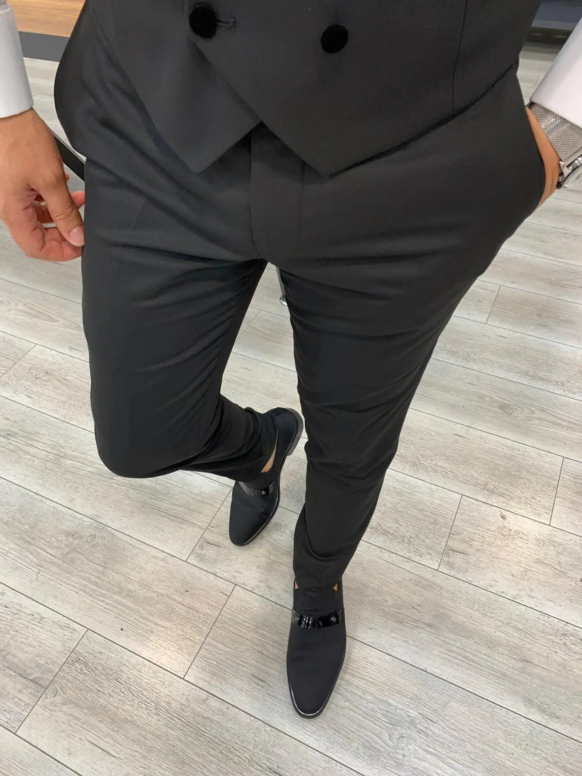 Genova Black Slim Fit Shawl Lapel Tuxedo for Men - BRABION