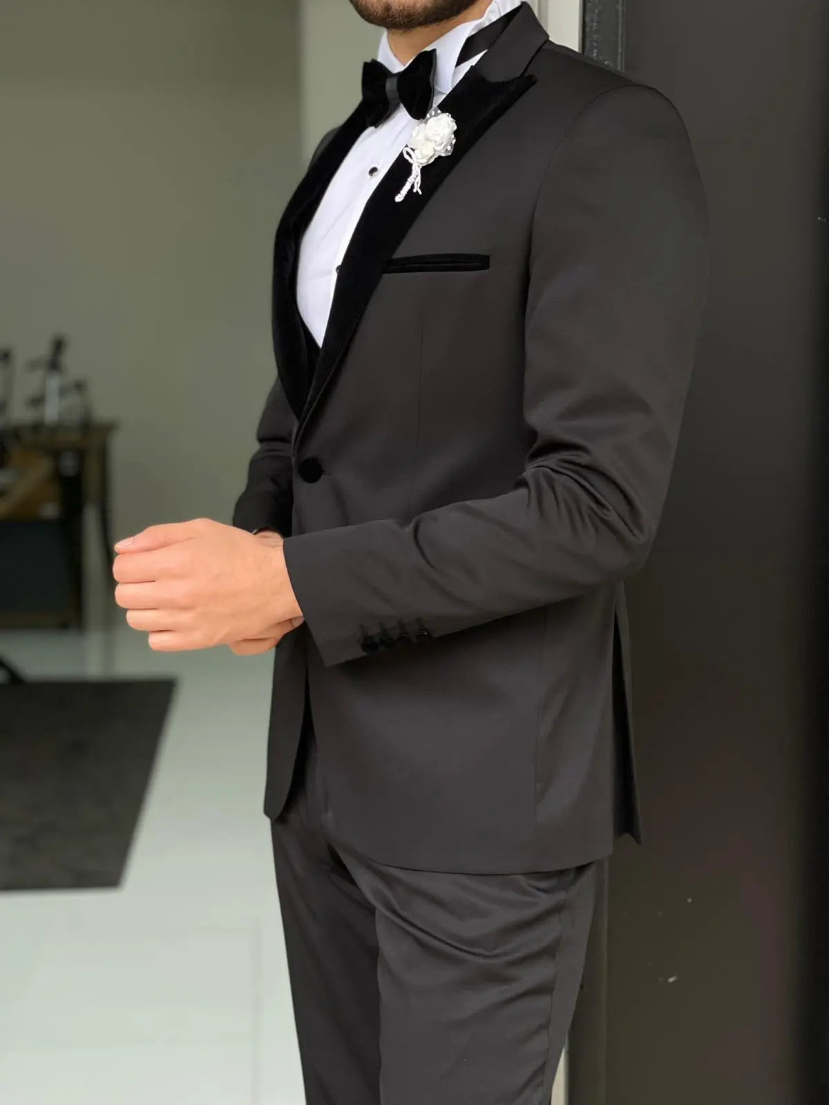 Capel Black Slim Fit Peak Lapel Wool Tuxedo - Elevate Your Formal Wardrobe - BRABION