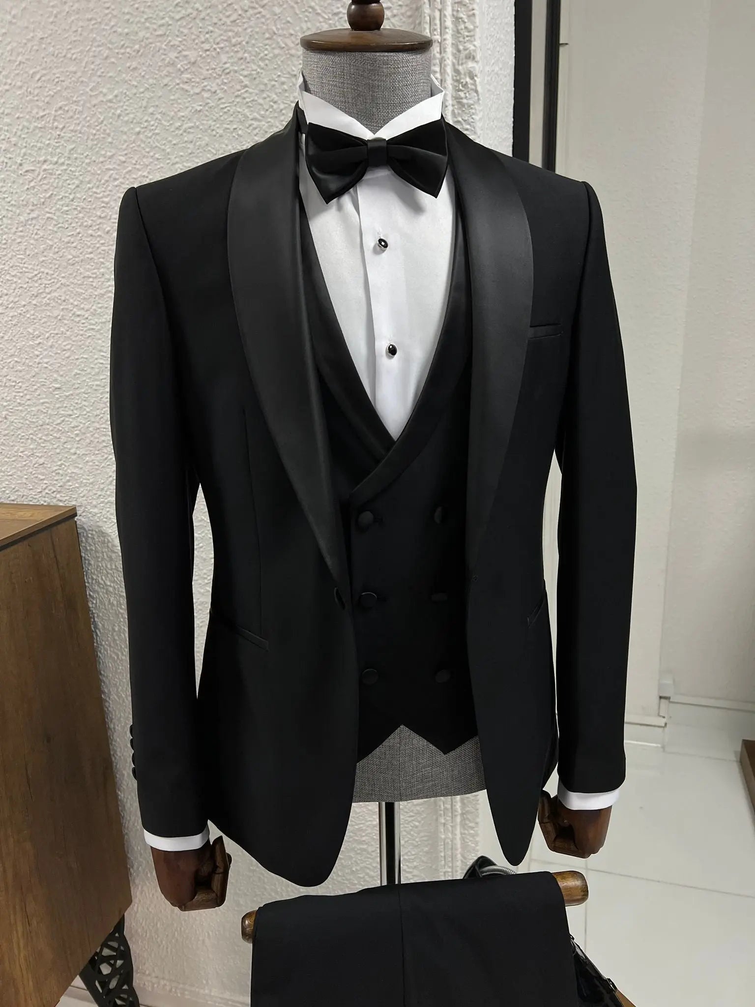 Lenzi Slim Fit Black Party Tuxedo for Men - BRABION