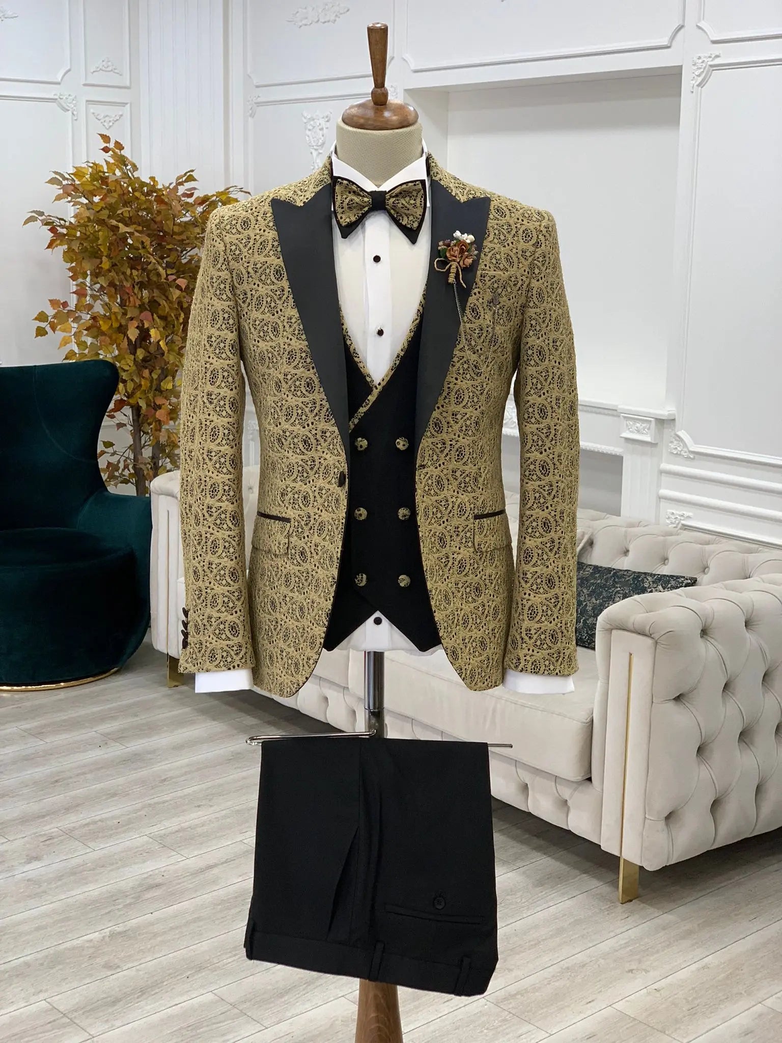 Caesar Golden Slim Fit Peak Lapel Floral Patterned Tuxedo - BRABION
