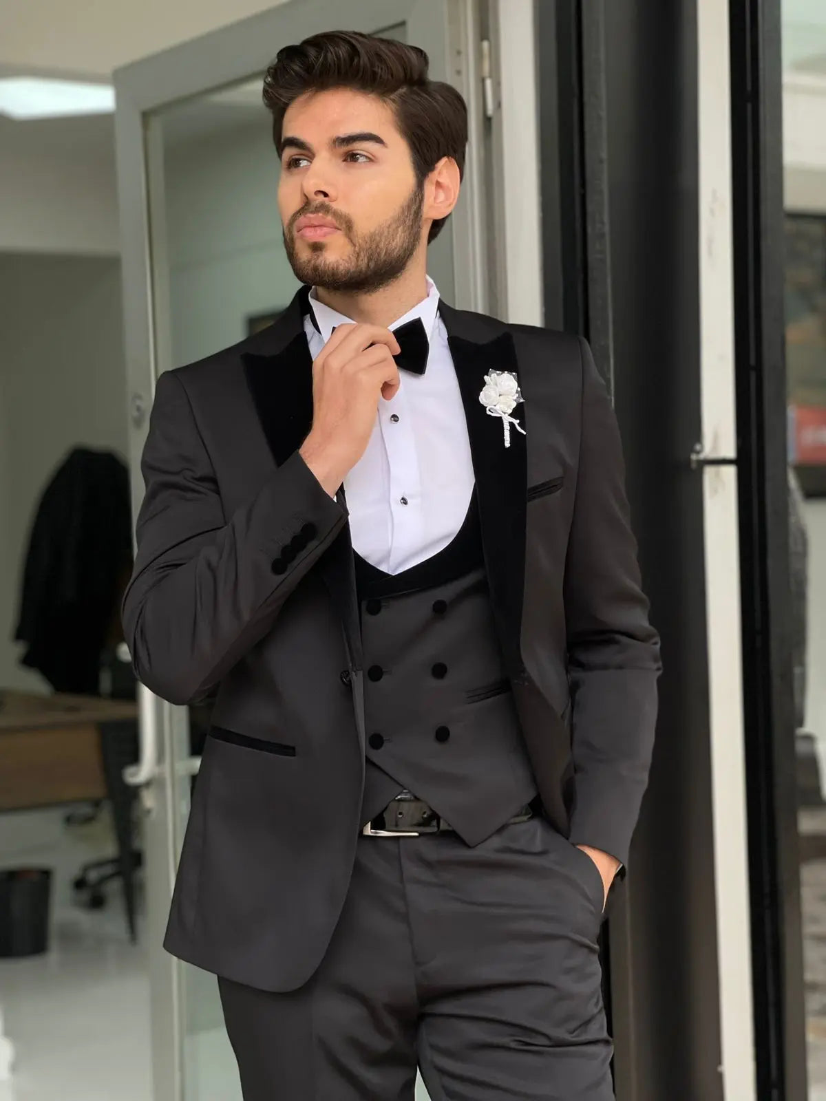 Capel Black Slim Fit Peak Lapel Wool Tuxedo - Elevate Your Formal Wardrobe - BRABION