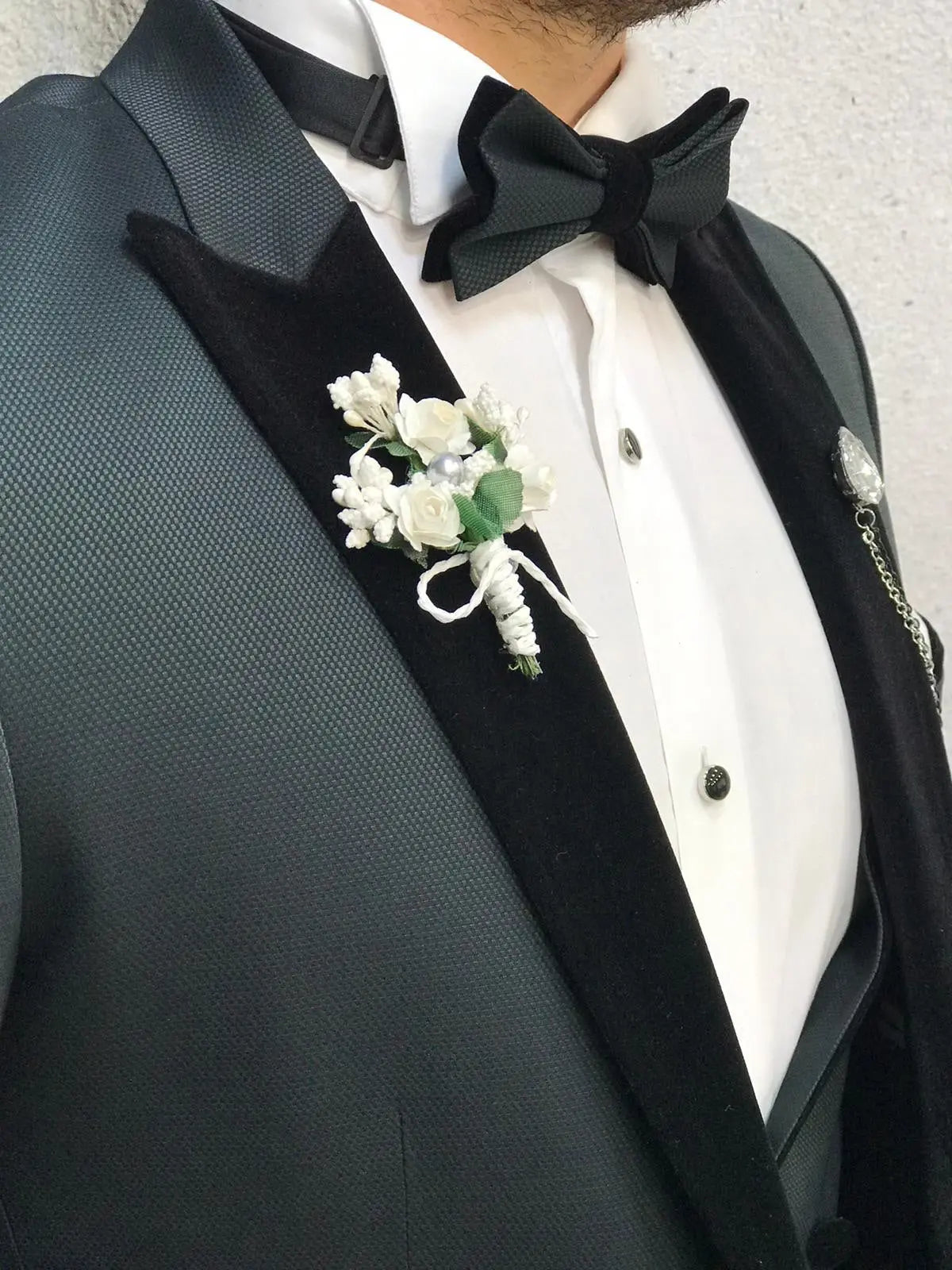 Ventura Green Slim Fit Velvet Peak Lapel Tuxedo - BRABION