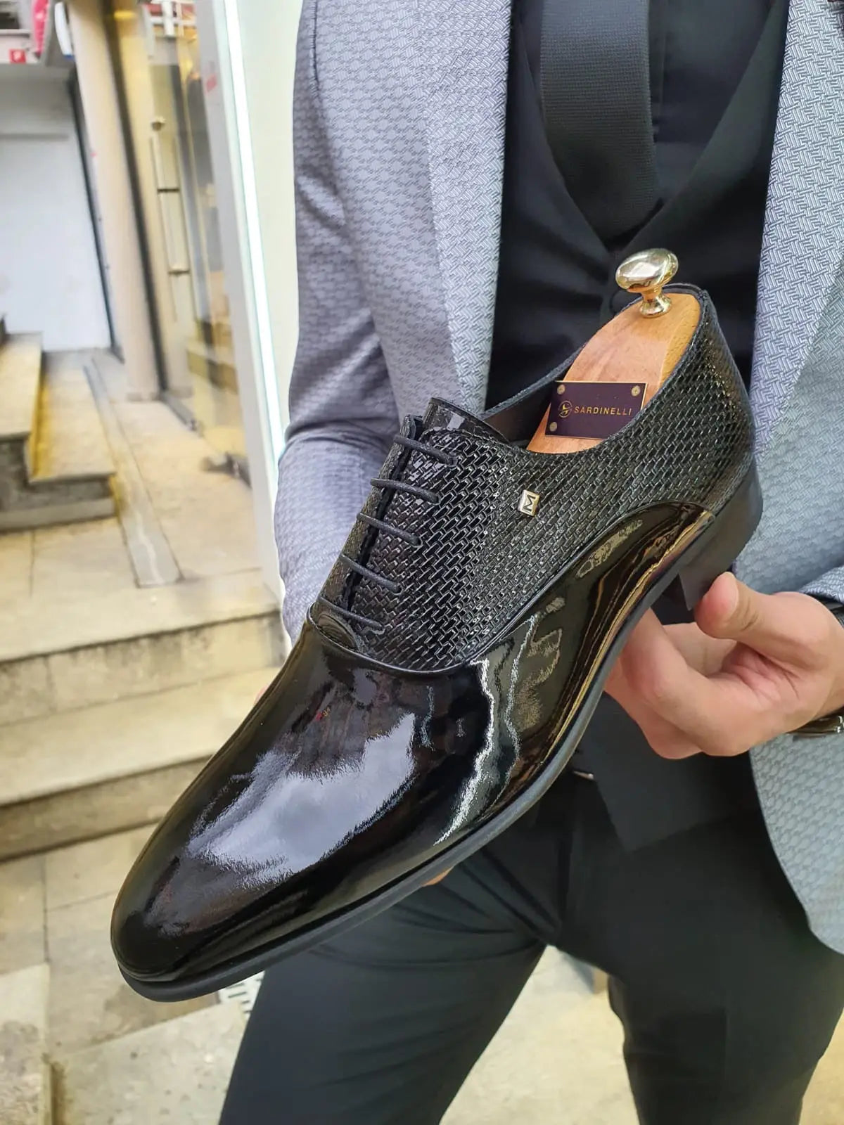 VillaNova Black Laced Oxford - Elegant Patent Leather Shoes - BRABION