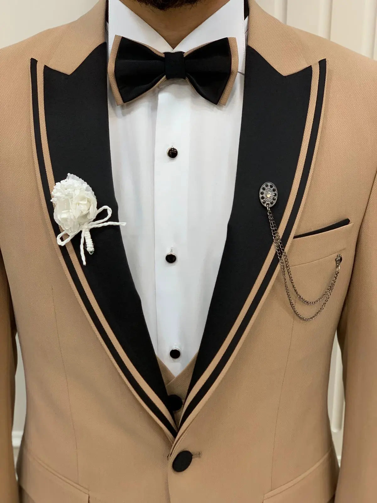 Eden Gold Slim Fit Peak Lapel Tuxedo for Modern Gentlemen - BRABION