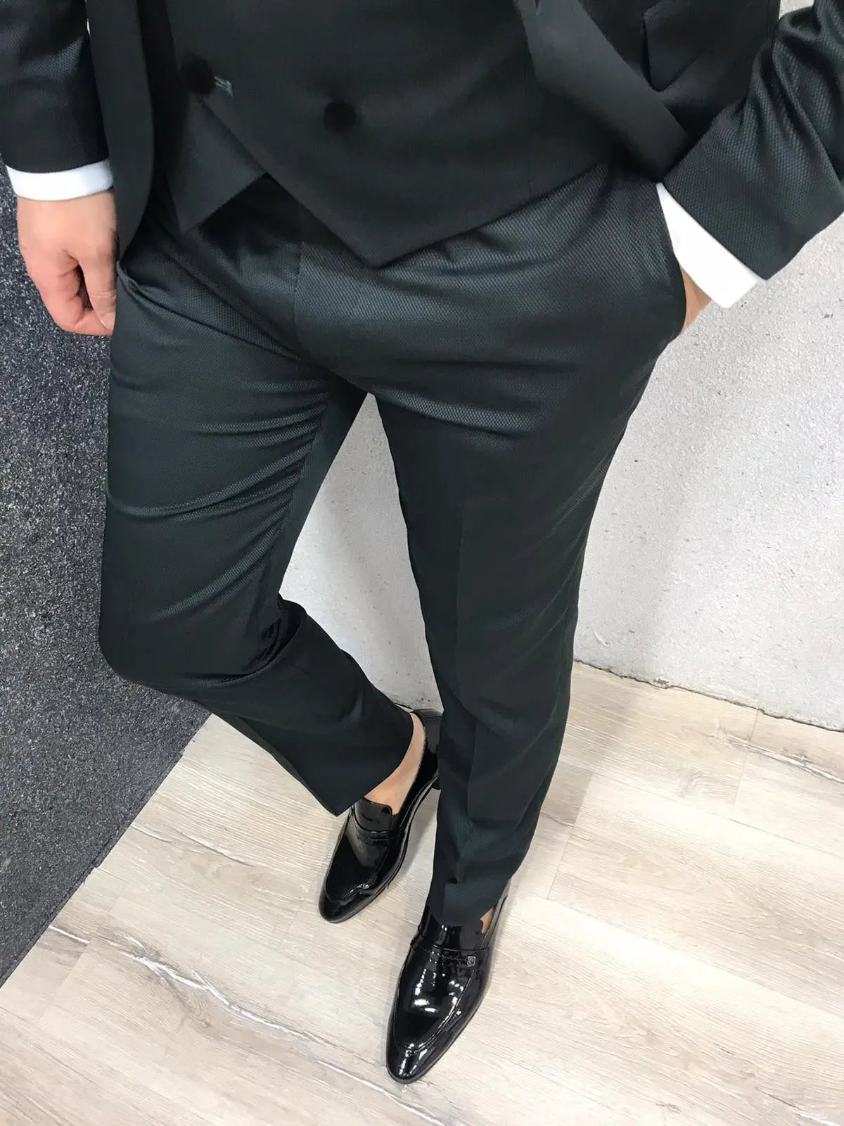 Ventura Green Slim Fit Velvet Peak Lapel Tuxedo - BRABION