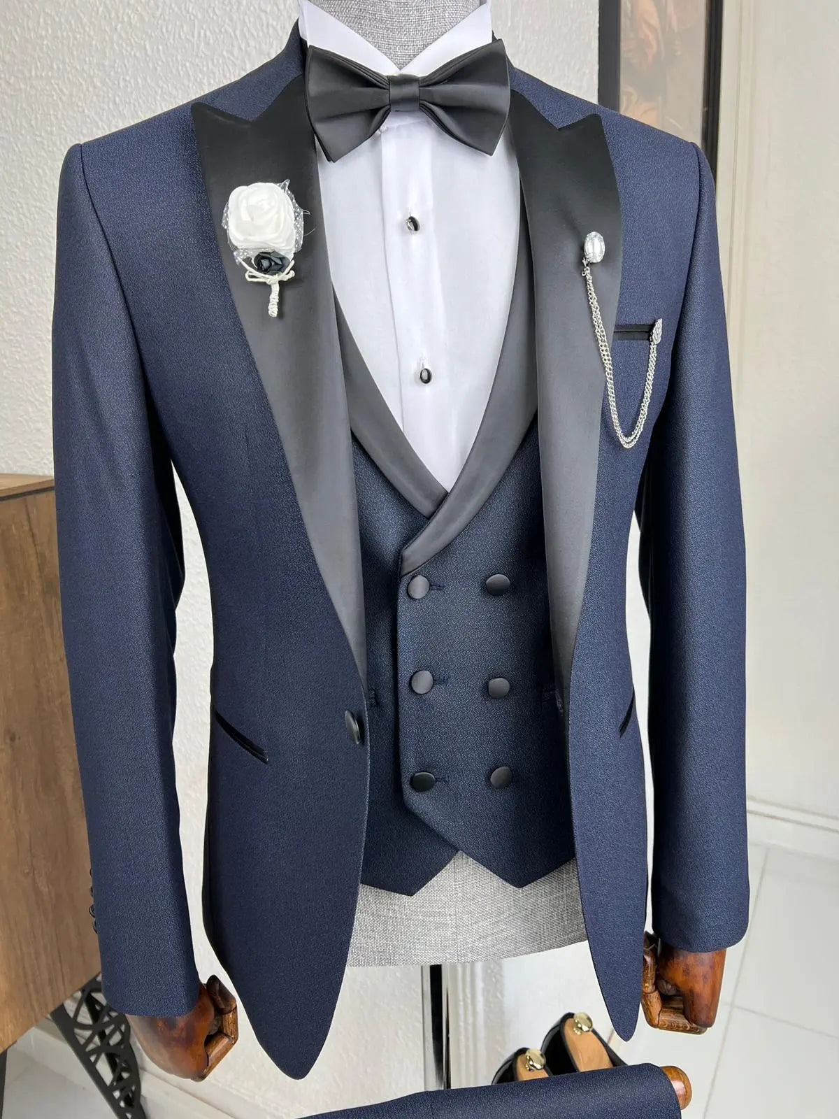 Veneta Slim Fit Dovetail Collared Navy Blue Tuxedo - BRABION