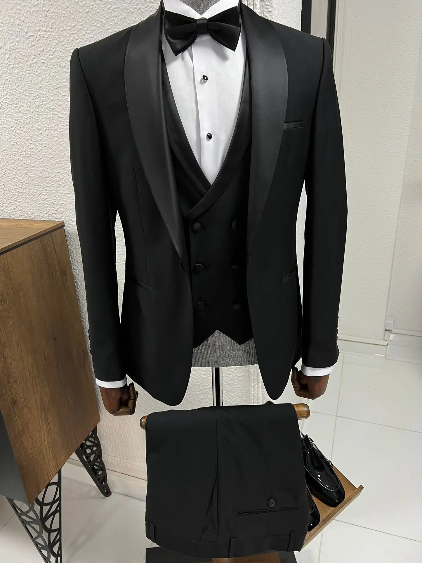 Lenzi Slim Fit Black Party Tuxedo for Men - BRABION