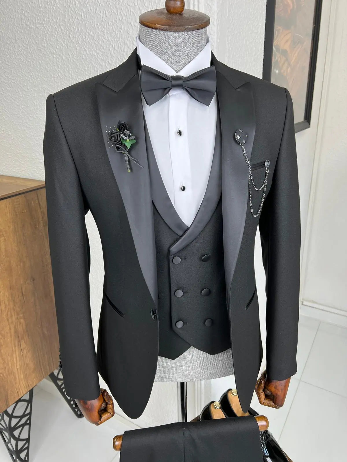 Veneta Slim Fit Dovetail Collared Black Tuxedo - BRABION