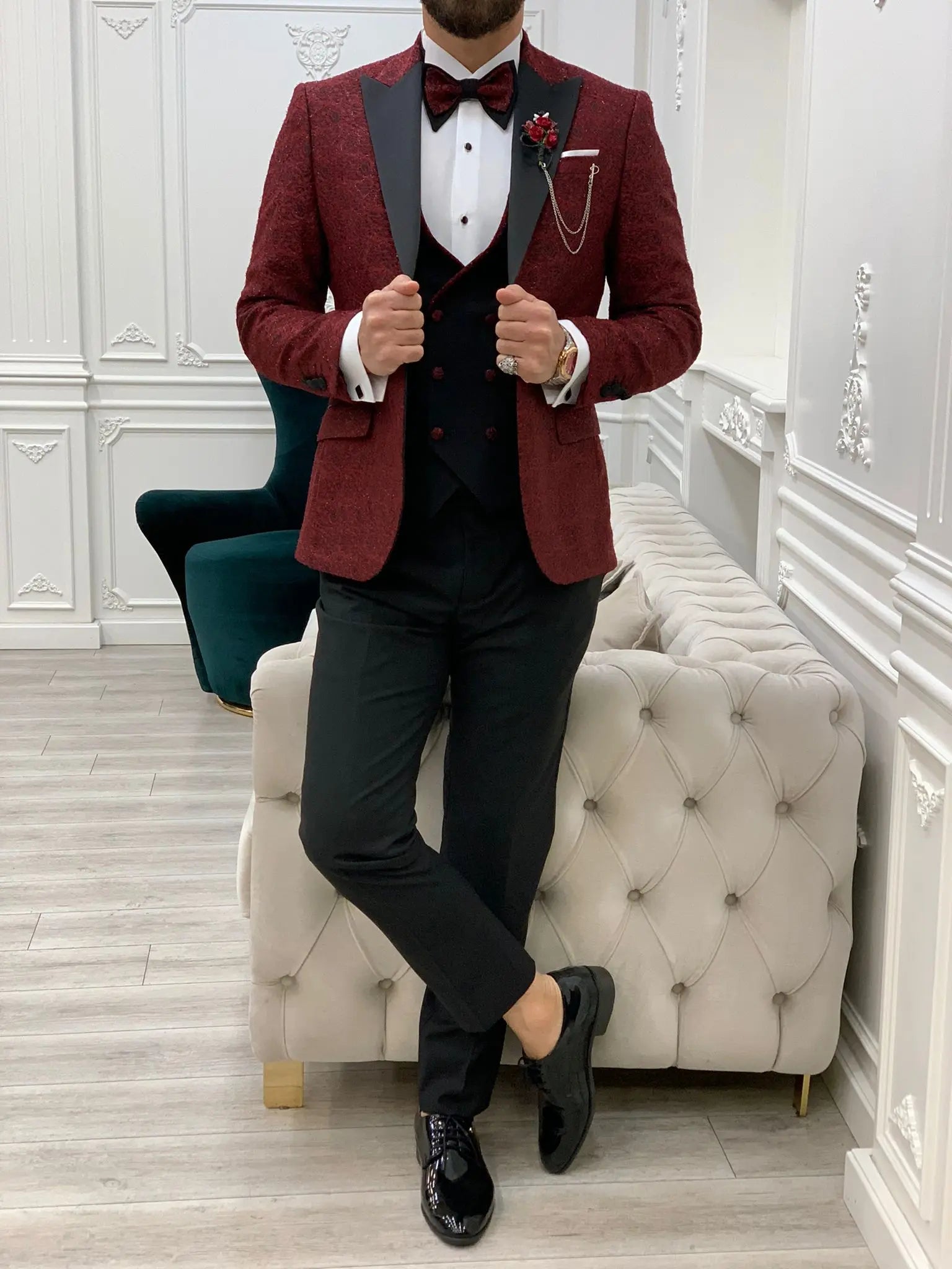 Caesar Red Slim Fit Peak Lapel Floral Patterned Tuxedo - BRABION