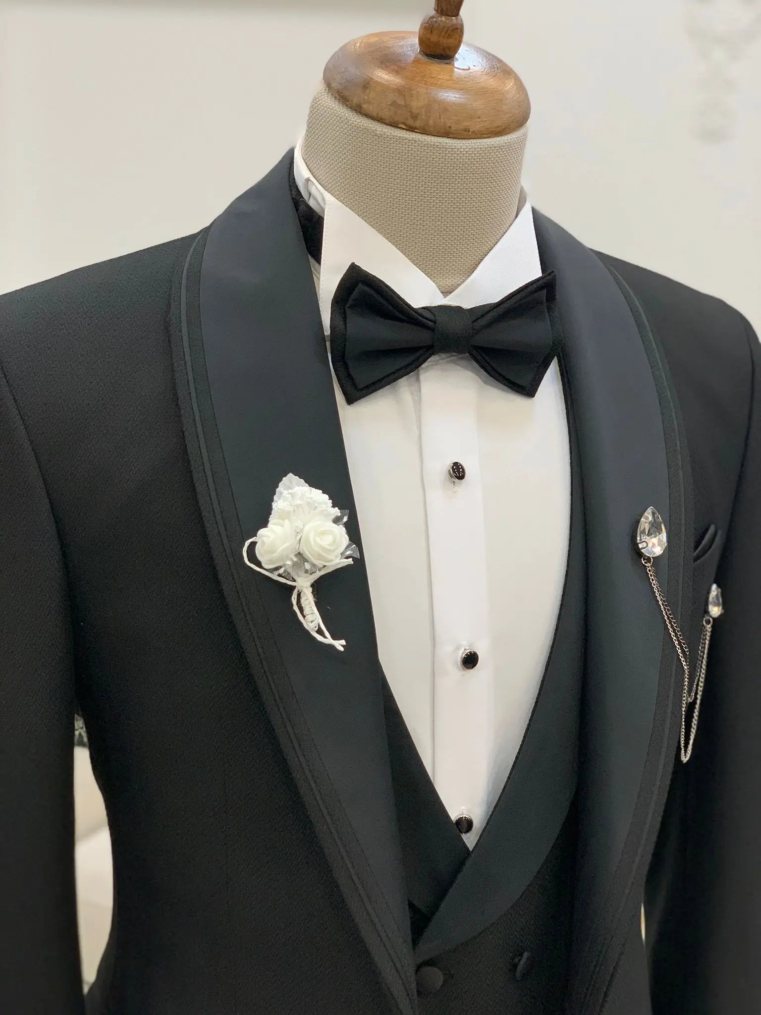 Caesar Black Slim Fit Shawl Lapel Tuxedo for the Modern Gentleman - BRABION