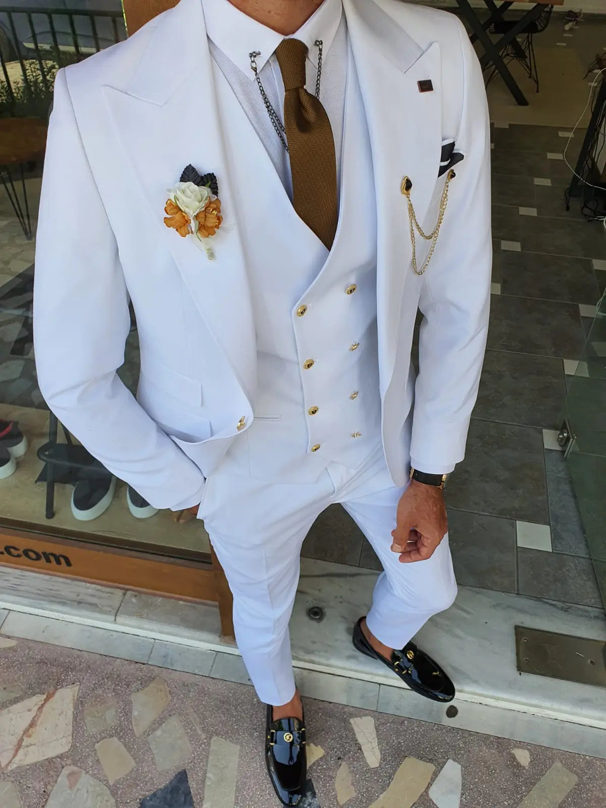 Boston White Slim Fit Peak Lapel Wool Suit for Modern Men BOJONI