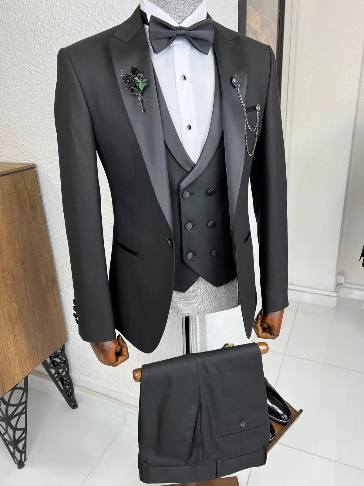 Veneta Slim Fit Dovetail Collared Black Tuxedo - BRABION