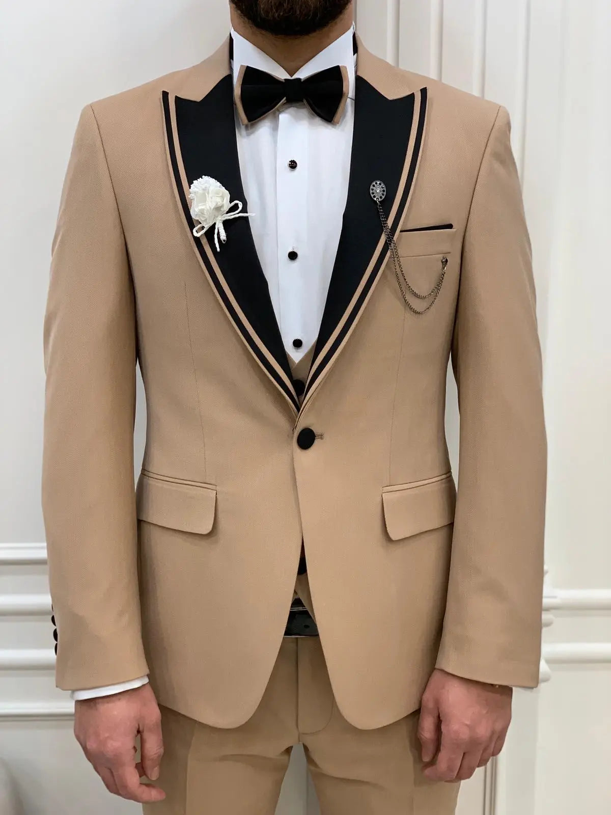 Eden Gold Slim Fit Peak Lapel Tuxedo for Modern Gentlemen - BRABION