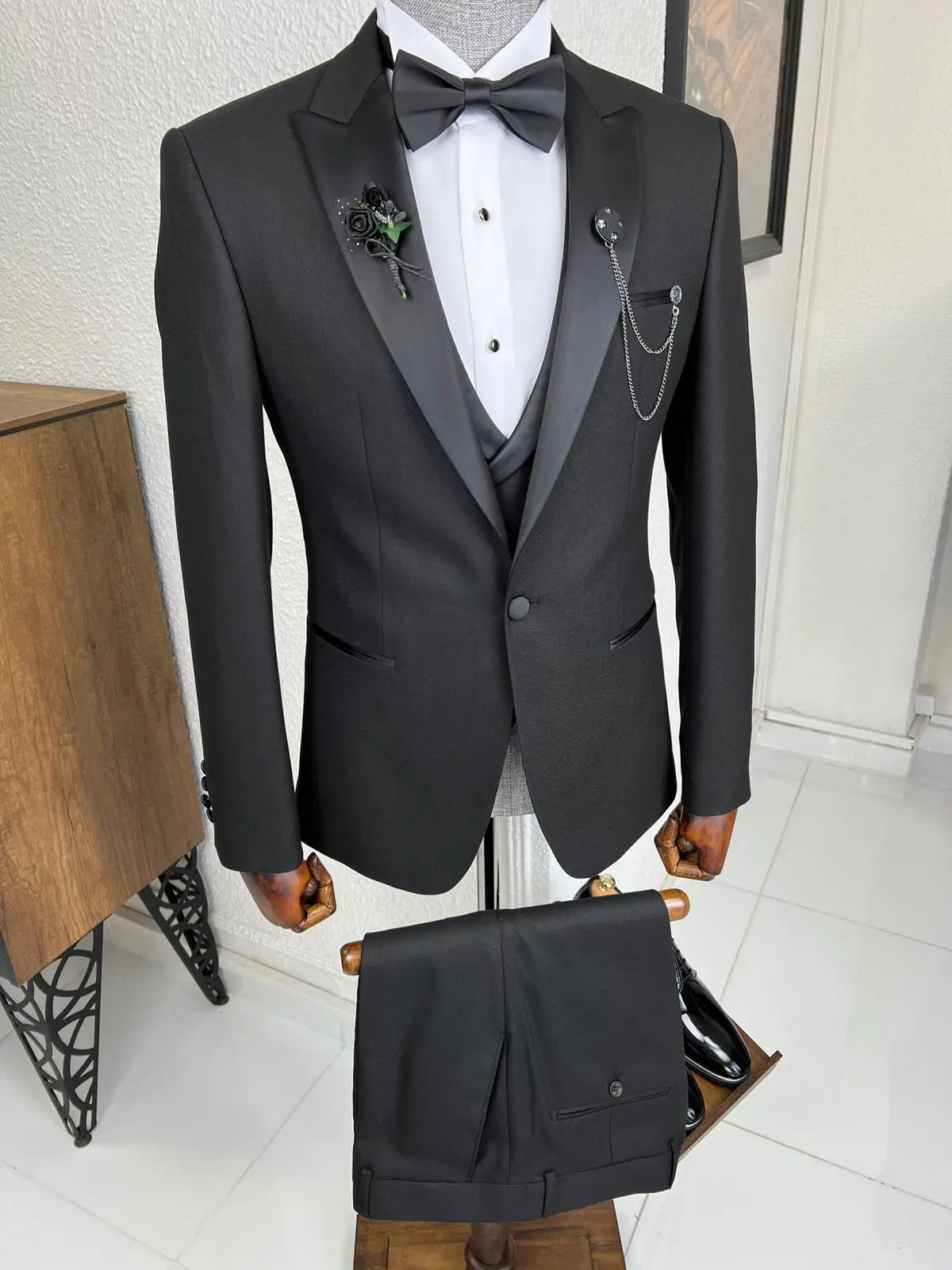 Veneta Slim Fit Dovetail Collared Black Tuxedo - BRABION