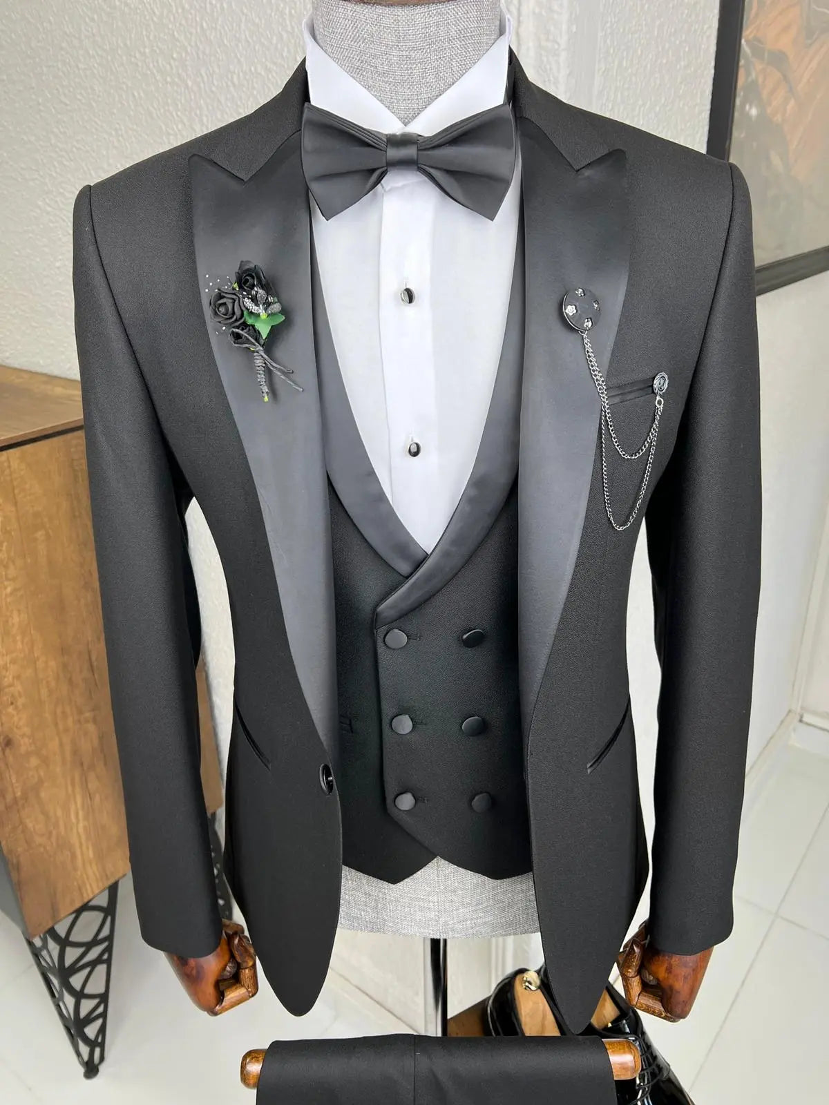 Veneta Slim Fit Dovetail Collared Black Tuxedo - BRABION
