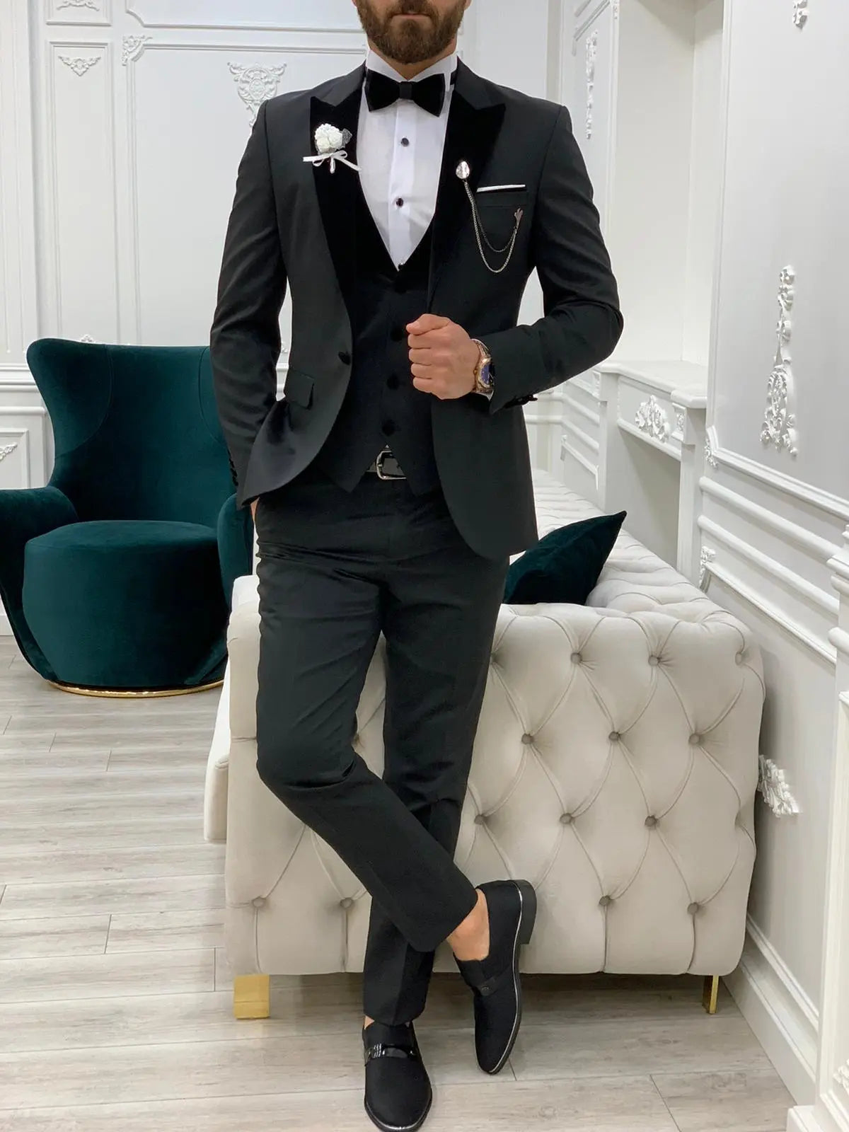 Molalla Black Velvet Peak Lapel Tuxedo: Perfect Elegance for Formal Occasions - BRABION