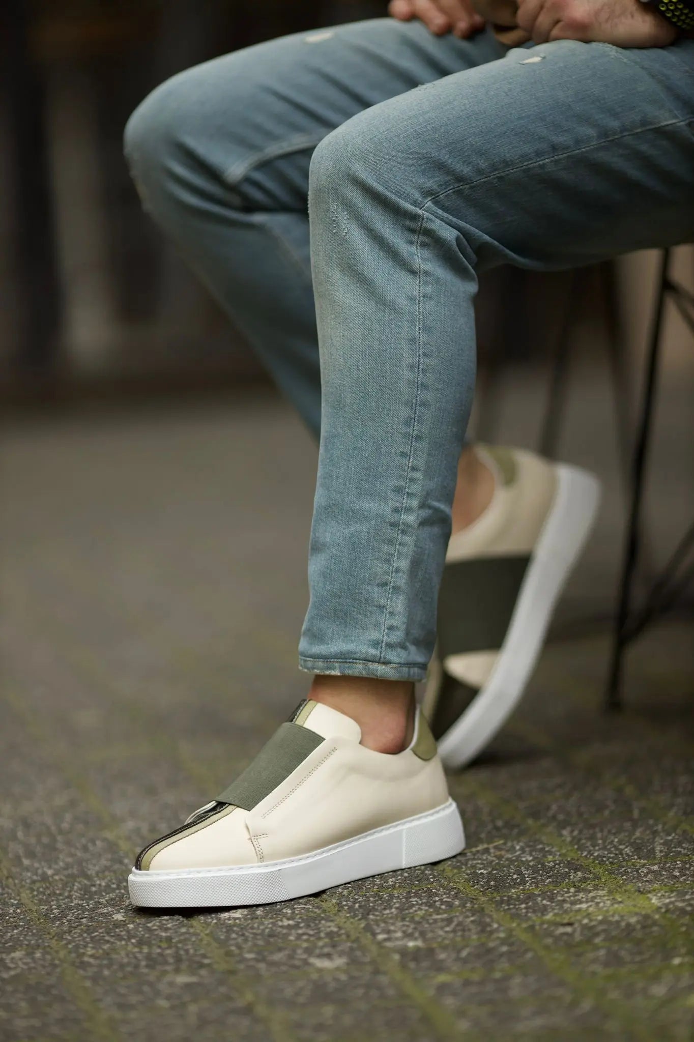 Vince Eva Sole Beige Sneakers: Sophisticated Comfort for Every Occasion - BRABION