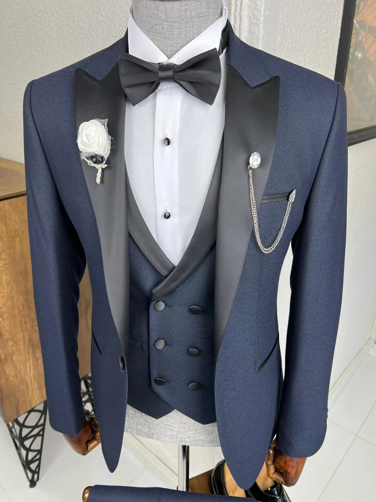 Veneta Slim Fit Dovetail Collared Navy Blue Tuxedo - BRABION
