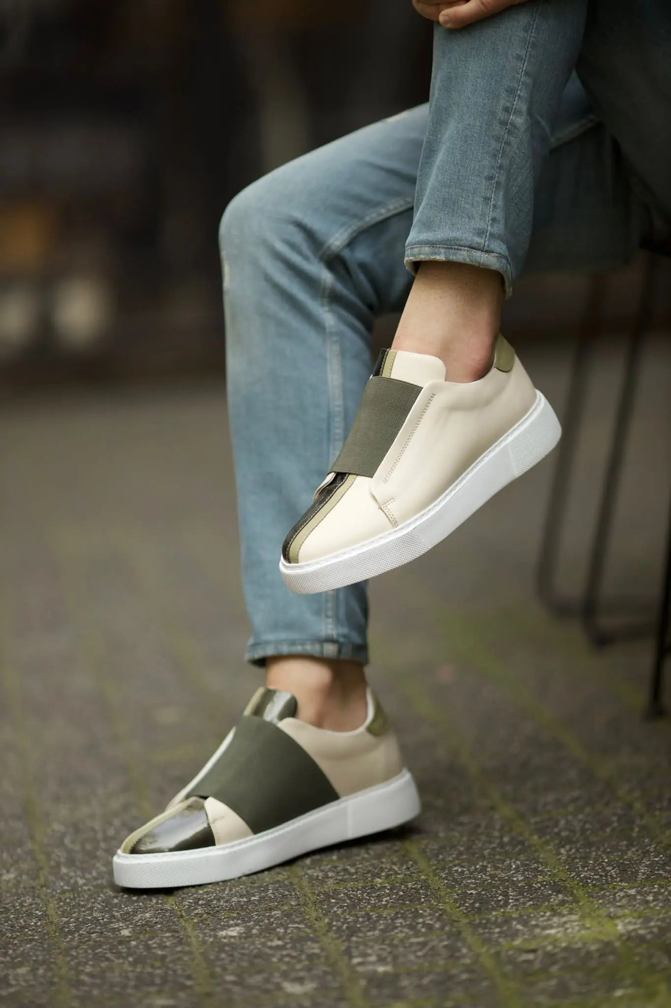 Vince Eva Sole Beige Sneakers: Sophisticated Comfort for Every Occasion - BRABION