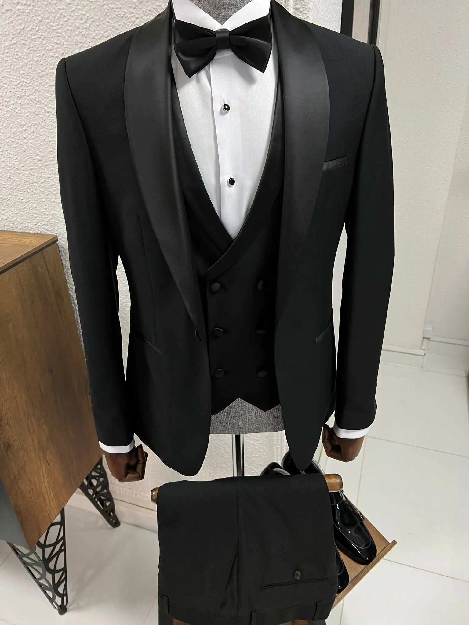Lenzi Slim Fit Black Party Tuxedo for Men - BRABION