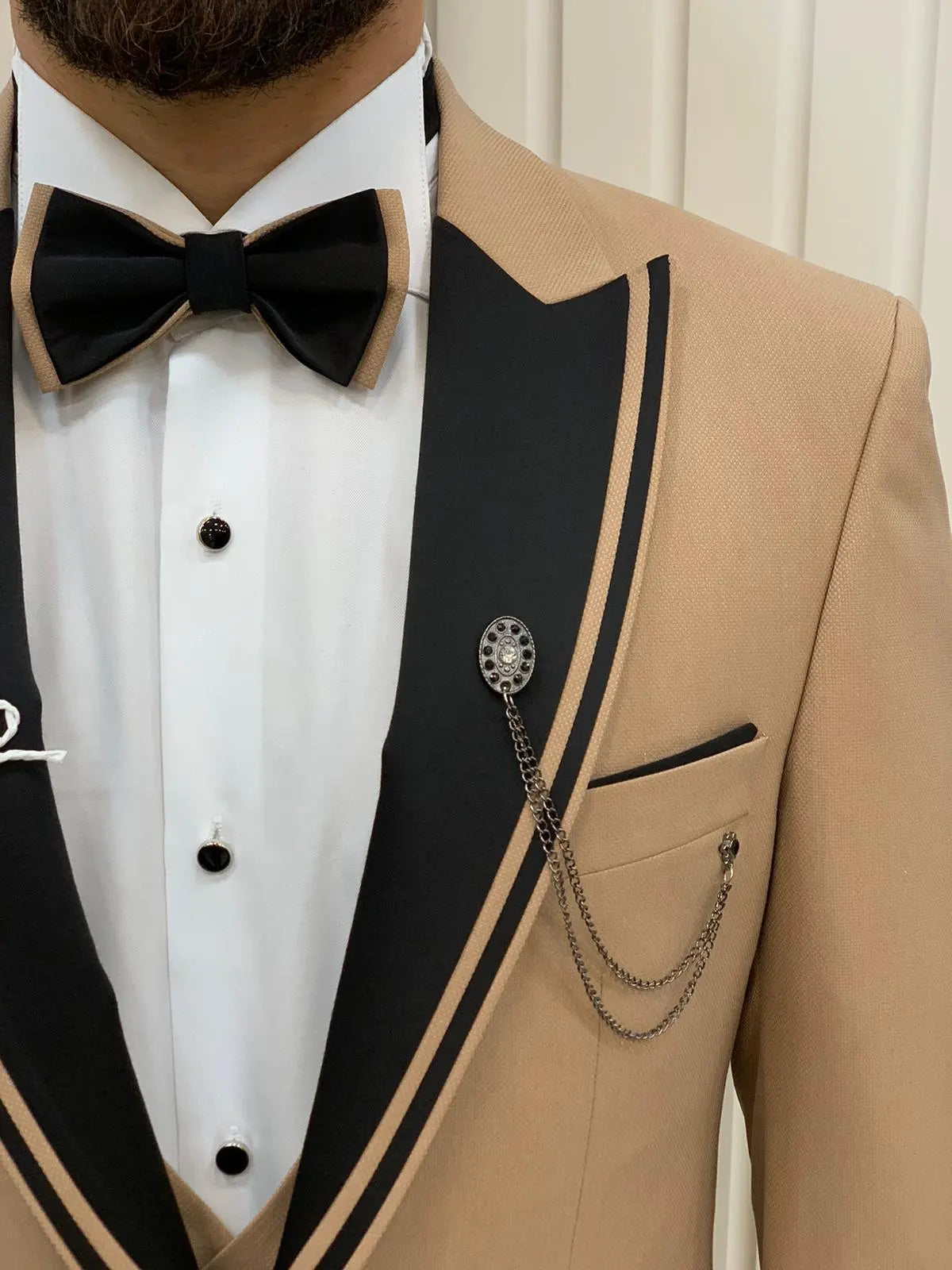 Eden Gold Slim Fit Peak Lapel Tuxedo for Modern Gentlemen - BRABION