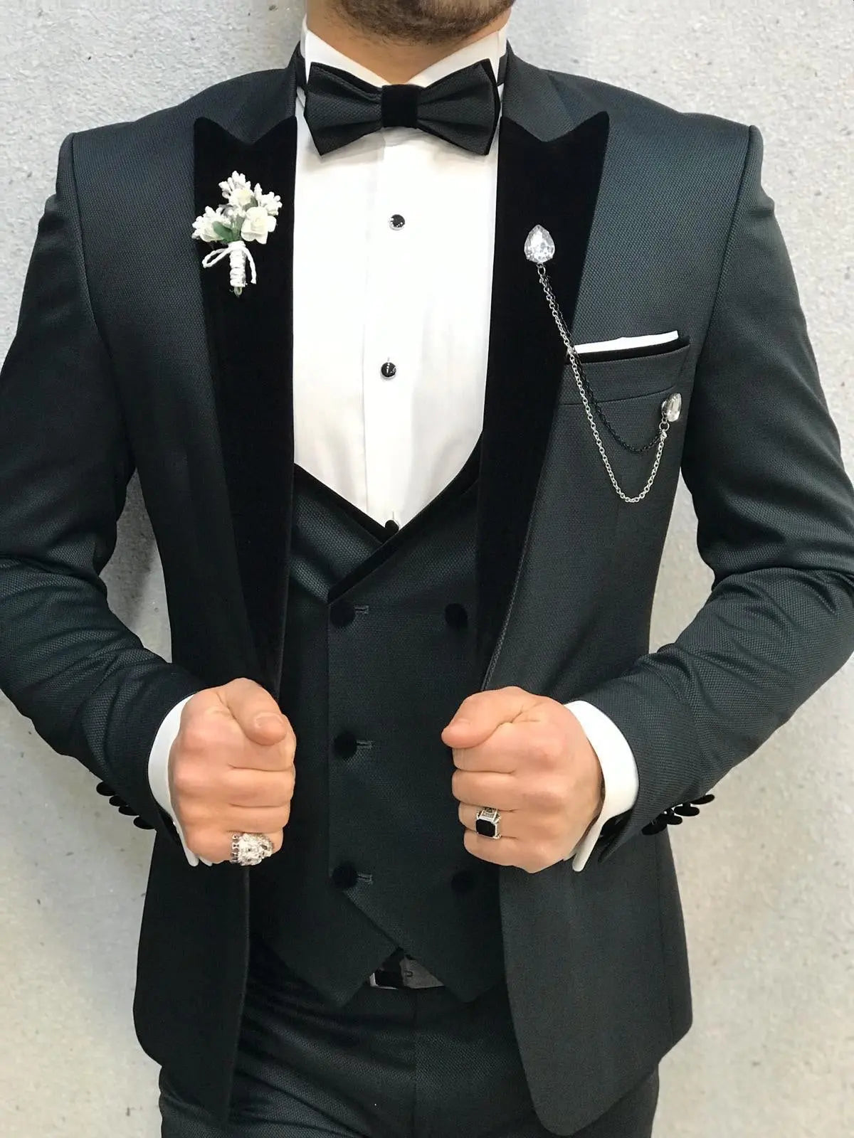 Ventura Green Slim Fit Velvet Peak Lapel Tuxedo - BRABION