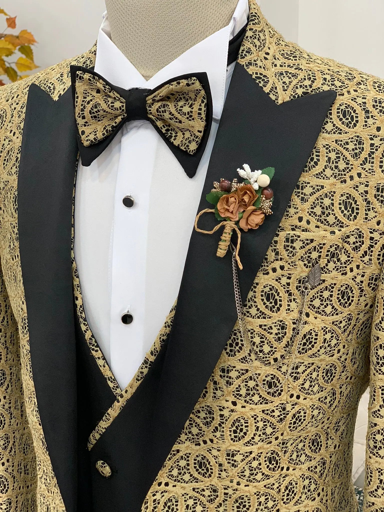 Caesar Golden Slim Fit Peak Lapel Floral Patterned Tuxedo - BRABION